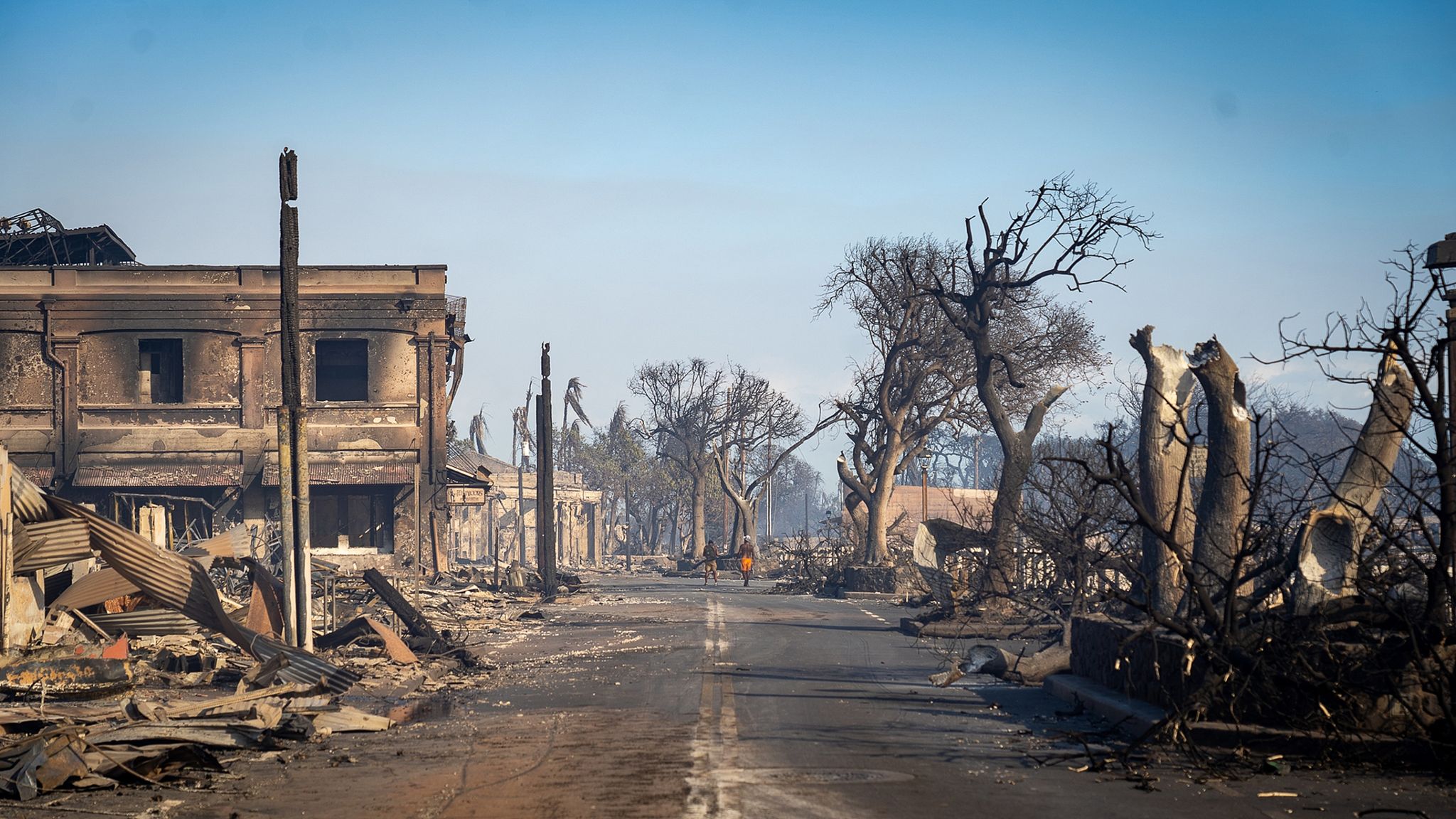 Weite Teile Der Stadt Lahaina Sind Durch Das Feuer Fast Bis Zur Unkenntlichkeit Verändert Worden.