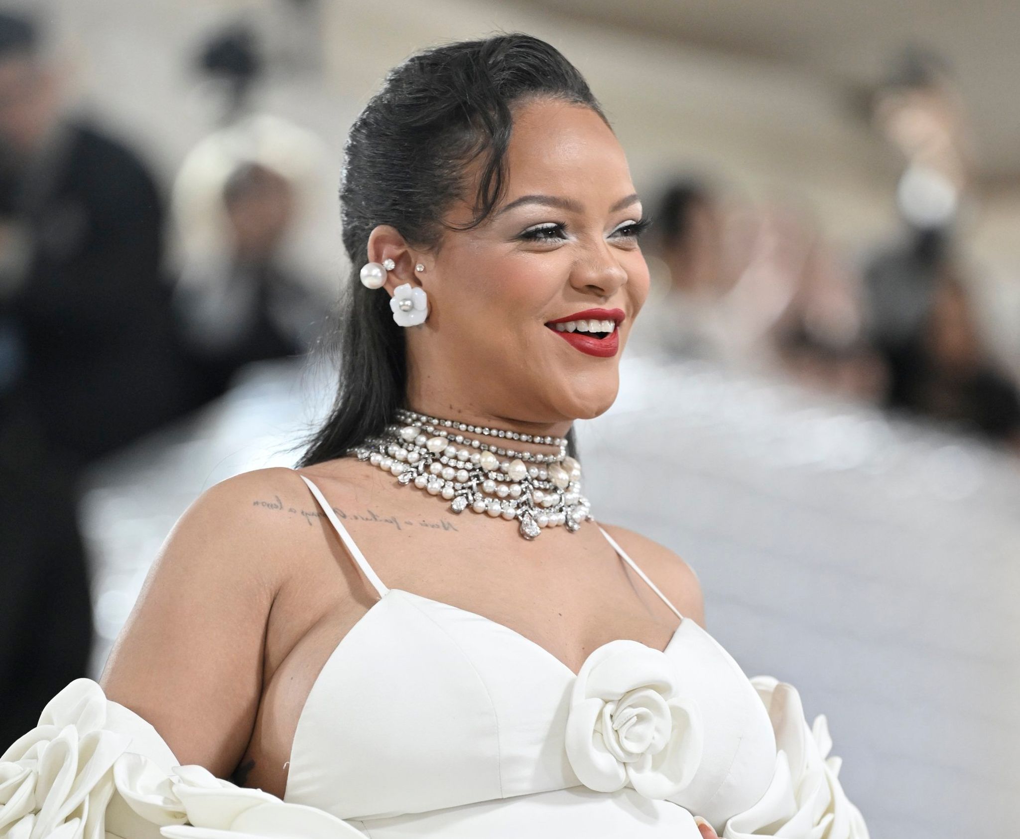 Rihanna Zeigt Sich In Einem Instagram-Post Beim Stillen.