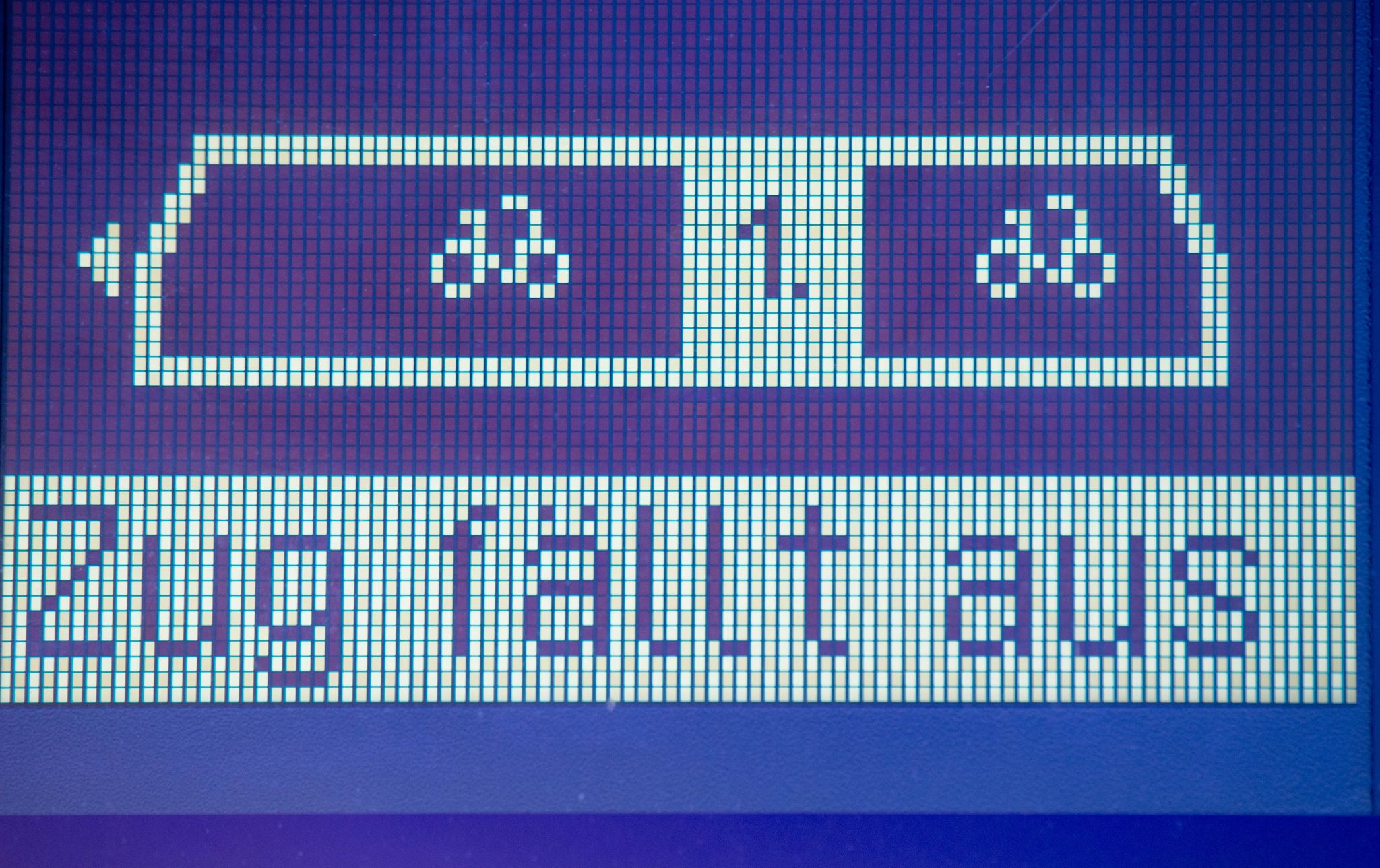 Auf Einer Anzeigetafel Im Bahnhof Neubrandenburg Steht «Zug Fällt Aus».