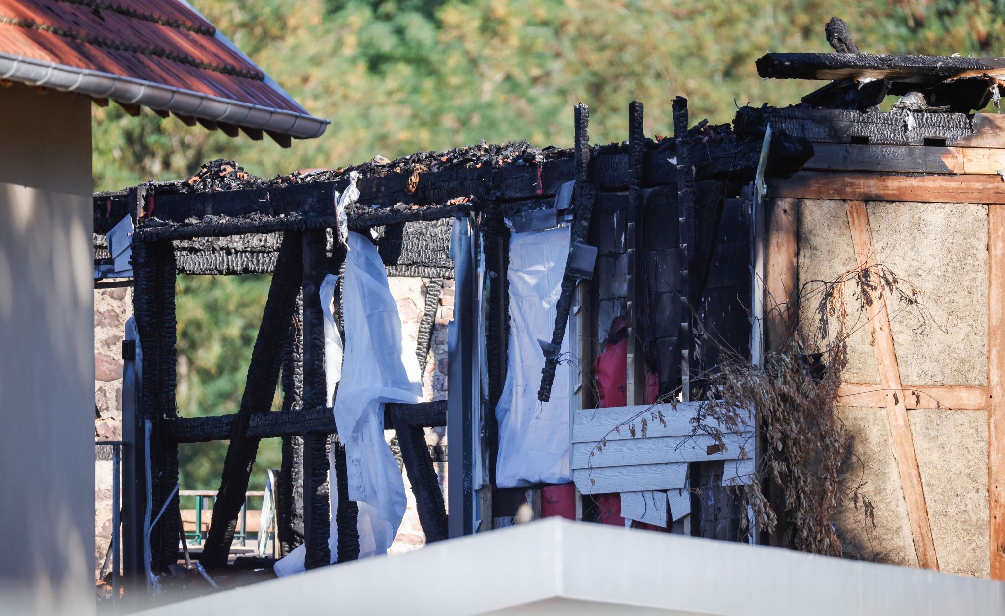 Nach Dem Brand In Einer Ferienunterkunft Mit Mehreren Toten Im Elsass Ermitteln Die Behörden Weiter.