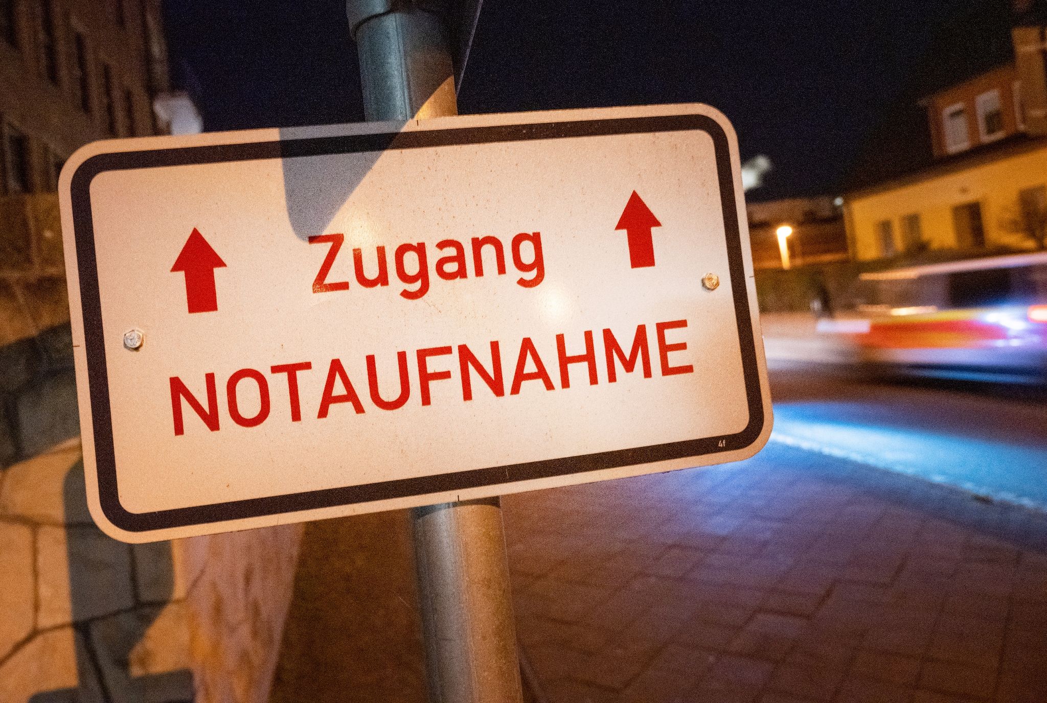 Motorradfahrer Lebensgefährlich Bei Unfall Verletzt