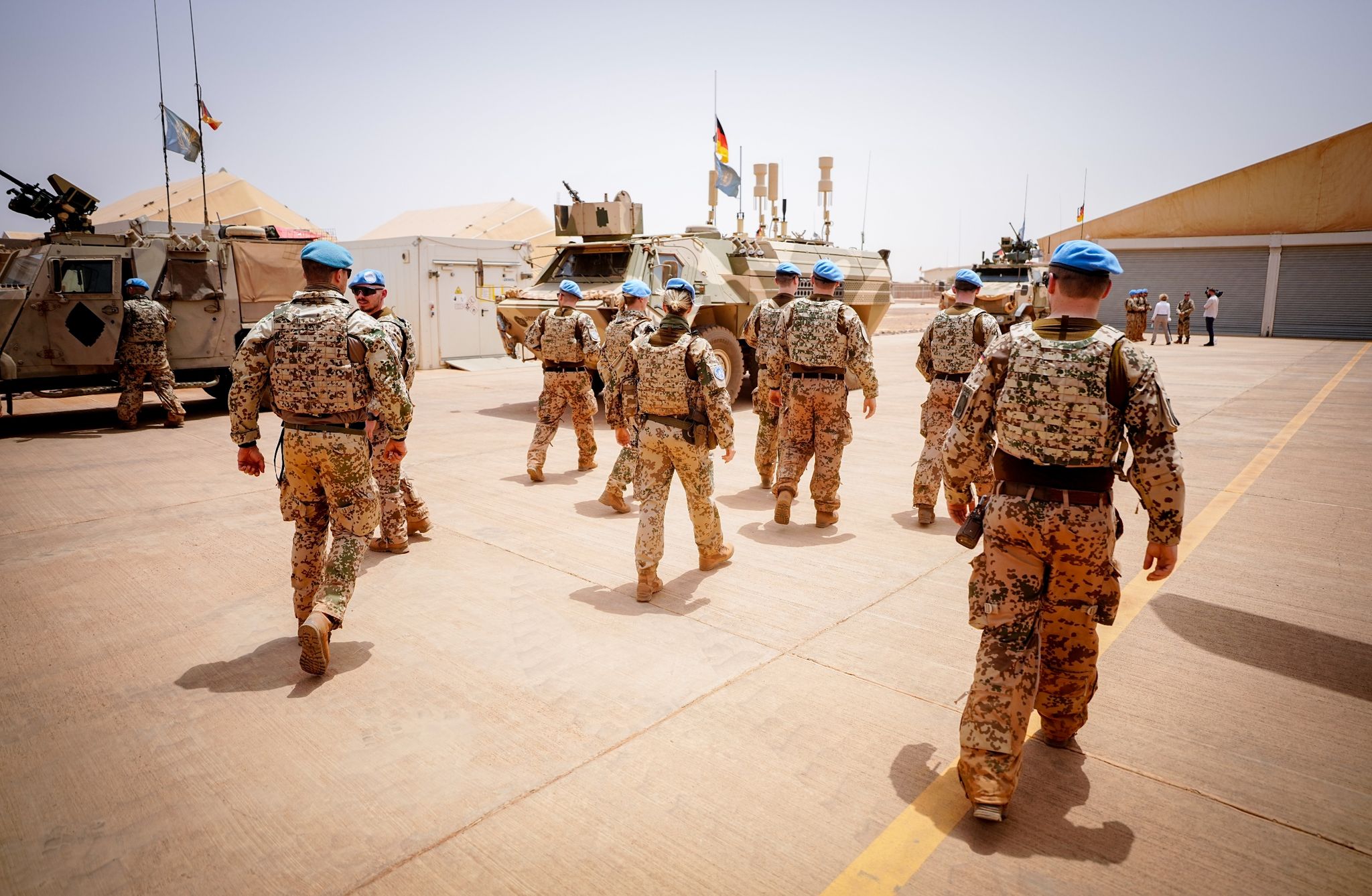 Soldaten Der Bundeswehr Verlassen Einen Platz Im Camp Castor In Gao In Mali.