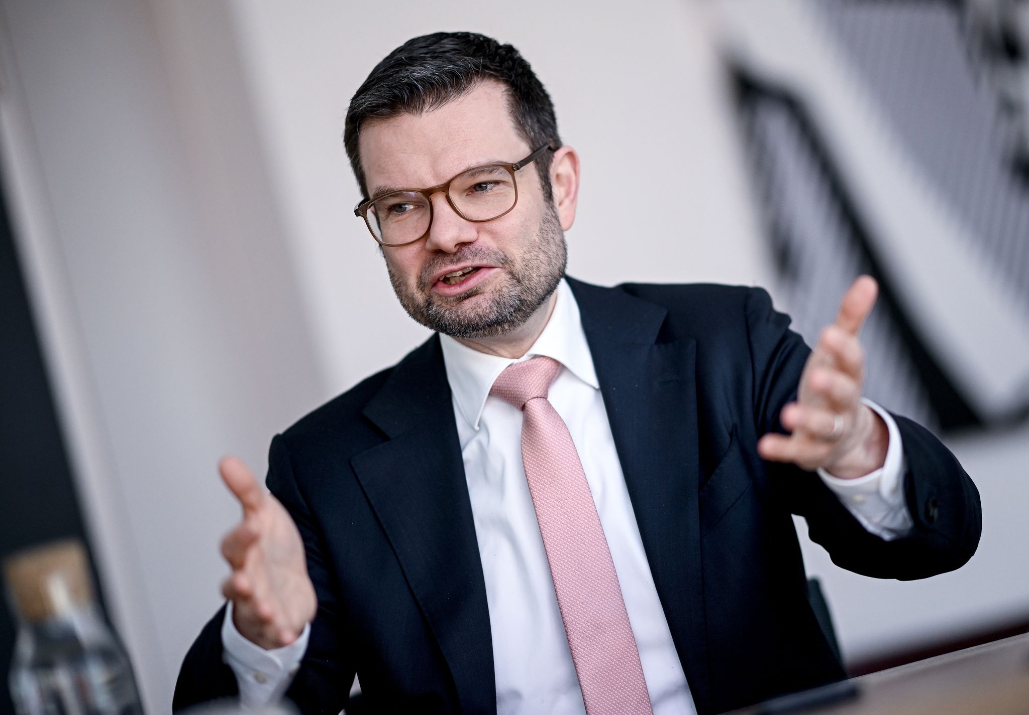 Laut Bundesjustizminister Marco Buschmann Soll Eine Reform Die Benachteiligung Von Deutschen Beim Namensrecht Beenden.