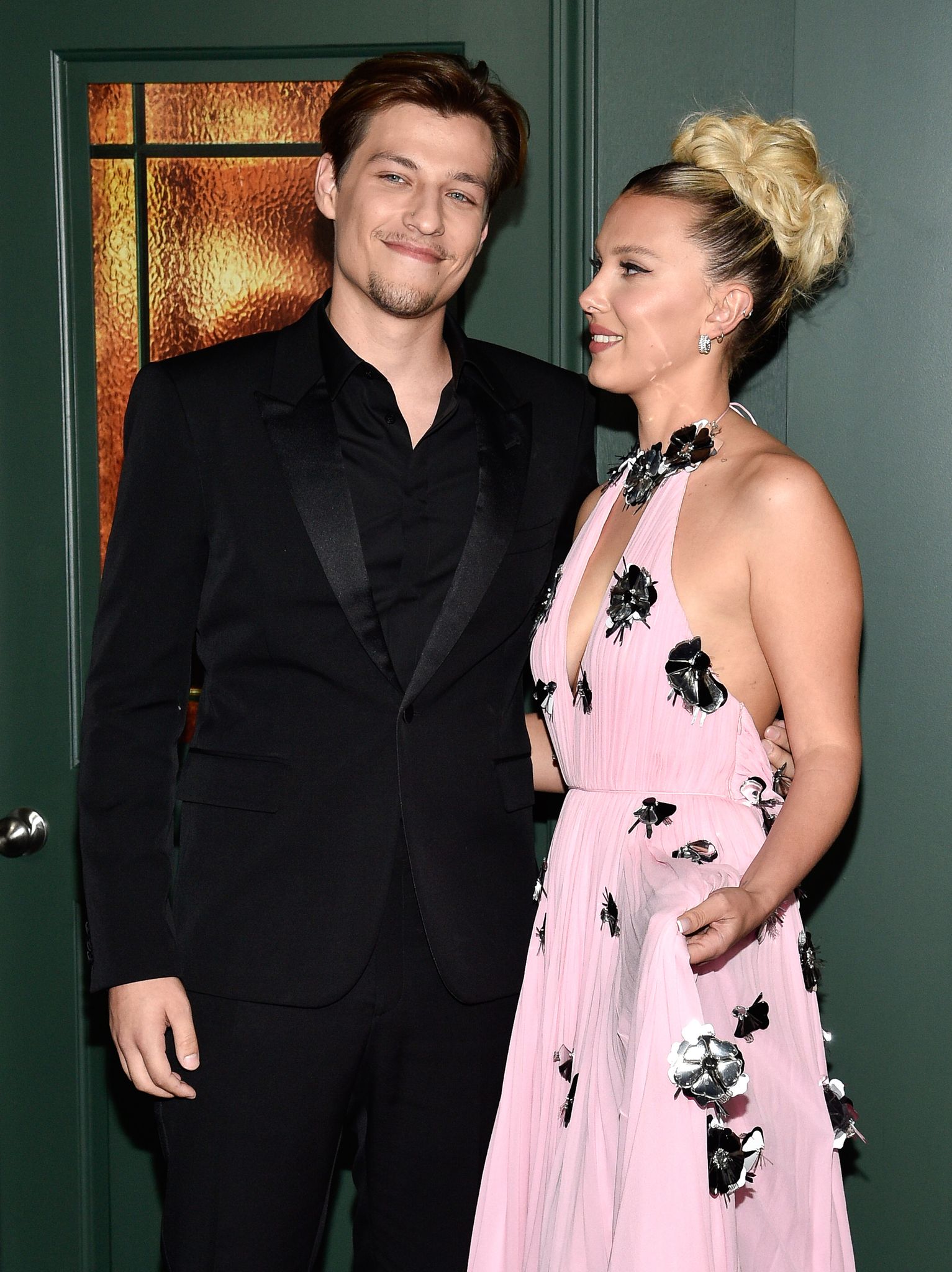 Wollen Heiraten: Millie Borwn Und Ihr Freund Jake Bongiovi.