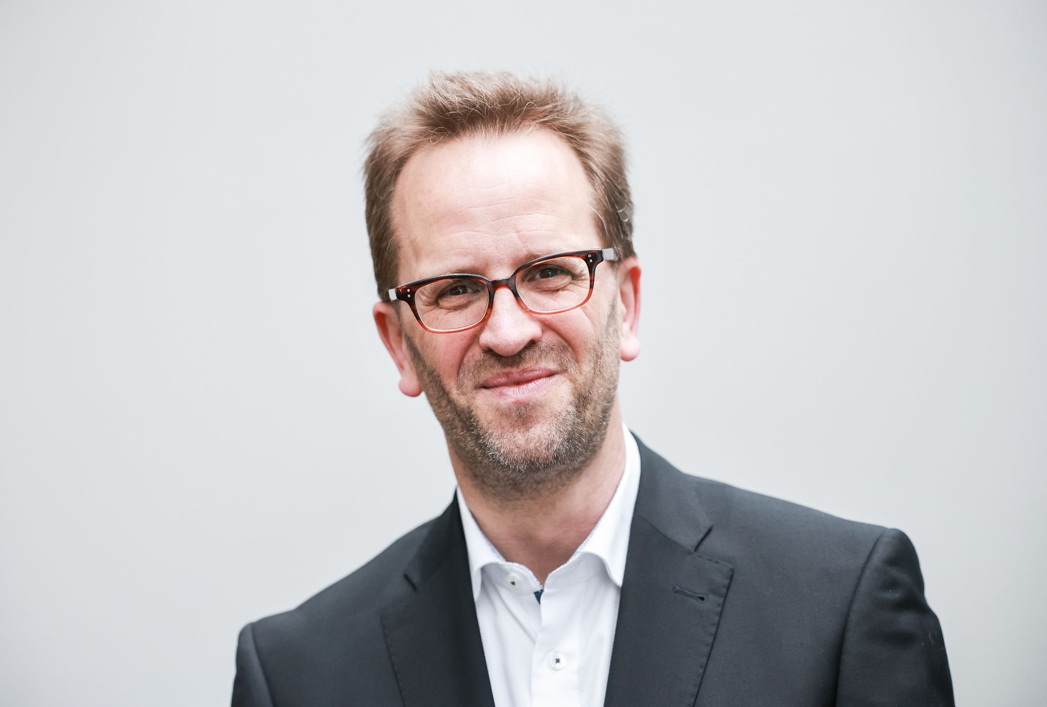 Klaus Müller, Chef Der Bundesnetzagentur, Musste Mehrere Stunden In Einem  Liegengebliebenen ICE Ausharren.