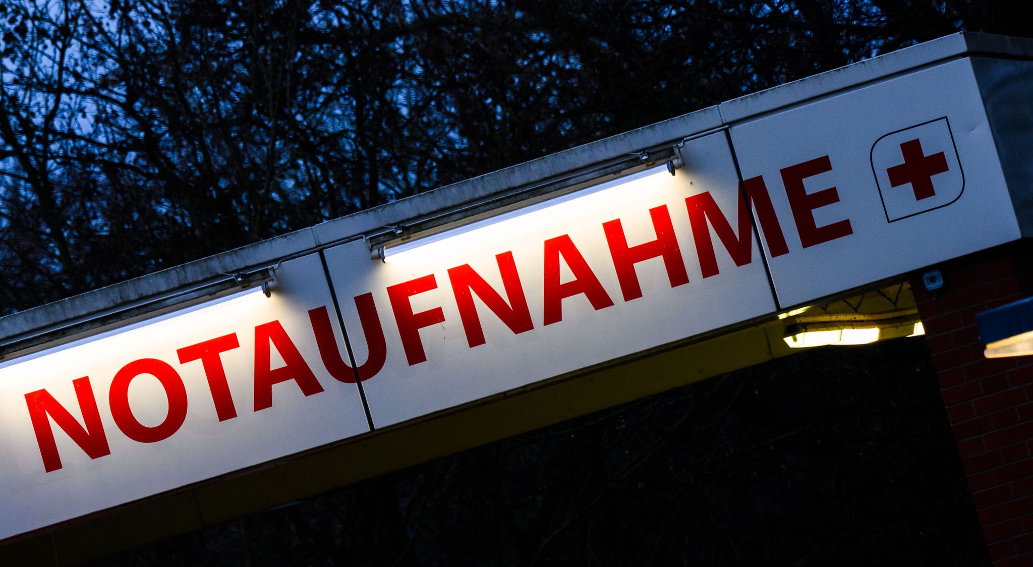 Autofahrer Prallt In Autobahnbaustelle Gegen Sperranhänger