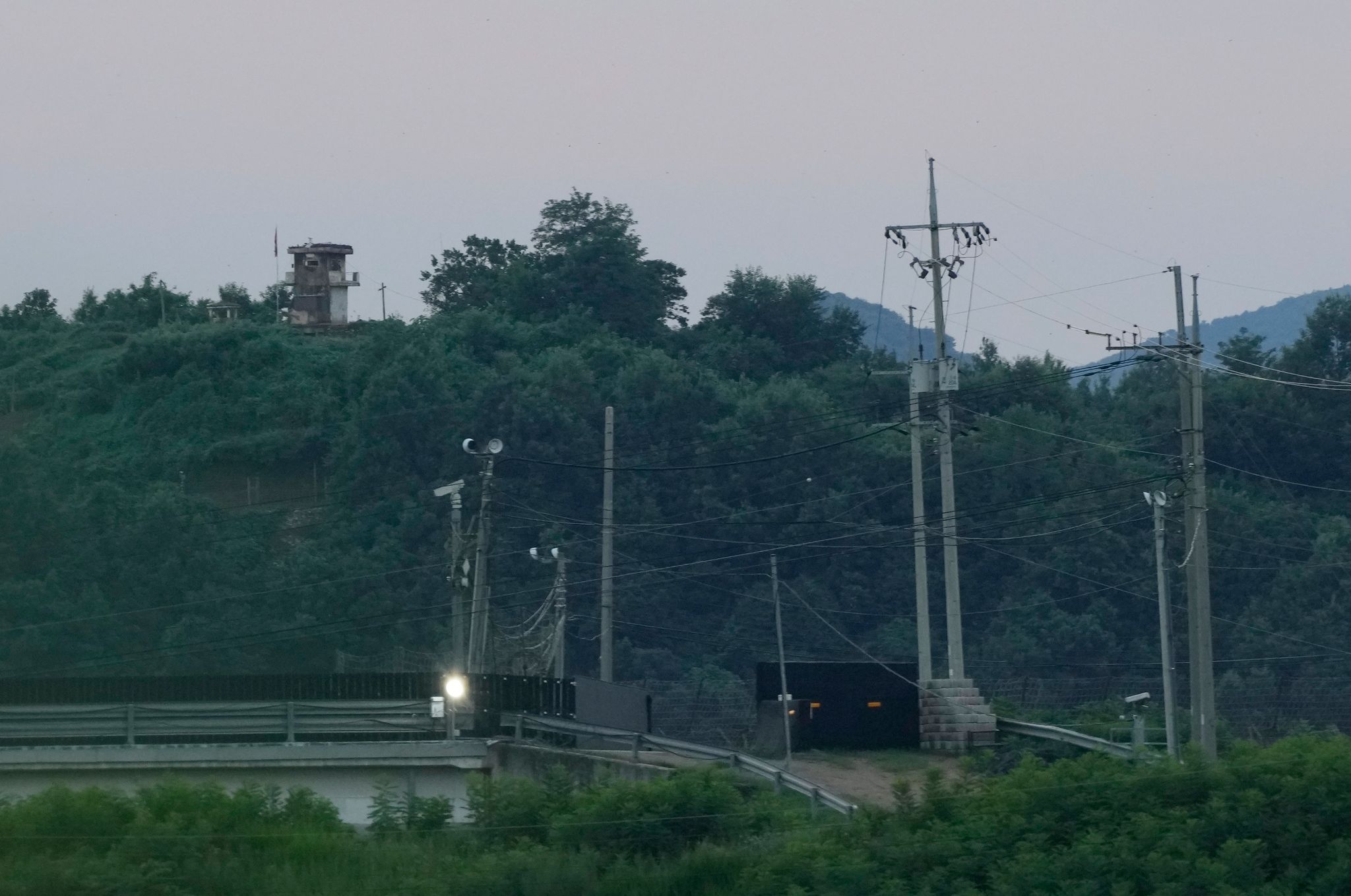 Ein Nordkoreanischer Wachposten Bei Paju. Ein US-Amerikaner überquerte Im Juli Ohne Erlaubnis Die Innerkoreanische Grenze Und Wurde Daraufhin Festgenommen.