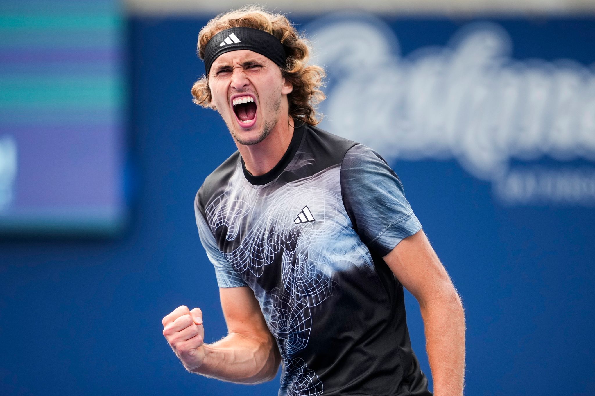 Setzte Sich Gegen Den Japaner Yoshihito Nishioka Mit 7:5 Und 6:4 Durch: Alexander Zverev Jubelt.