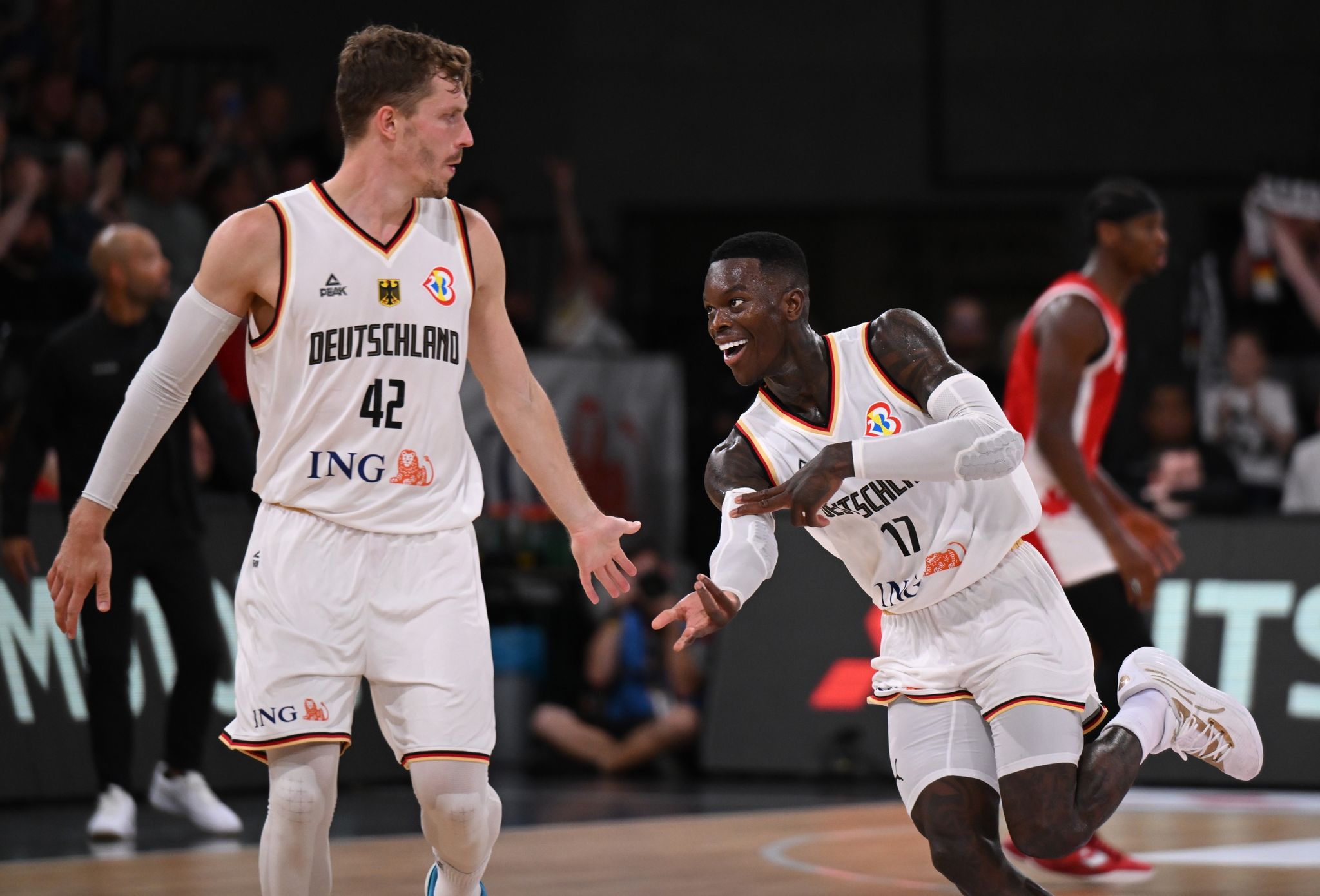 Dennis Schröder (r), Andreas Obst Und Co. Spielen In Abu Dhabi.