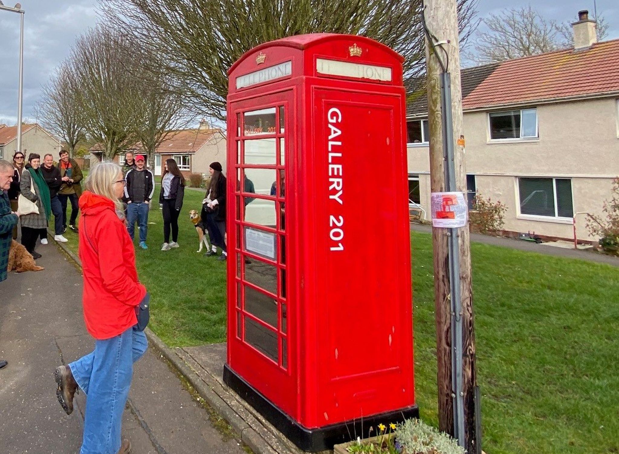 Die Typischen Roten Telefonzellen In Großbritannien Verschwinden Mehr Und Mehr Aus Dem Straßenbild.