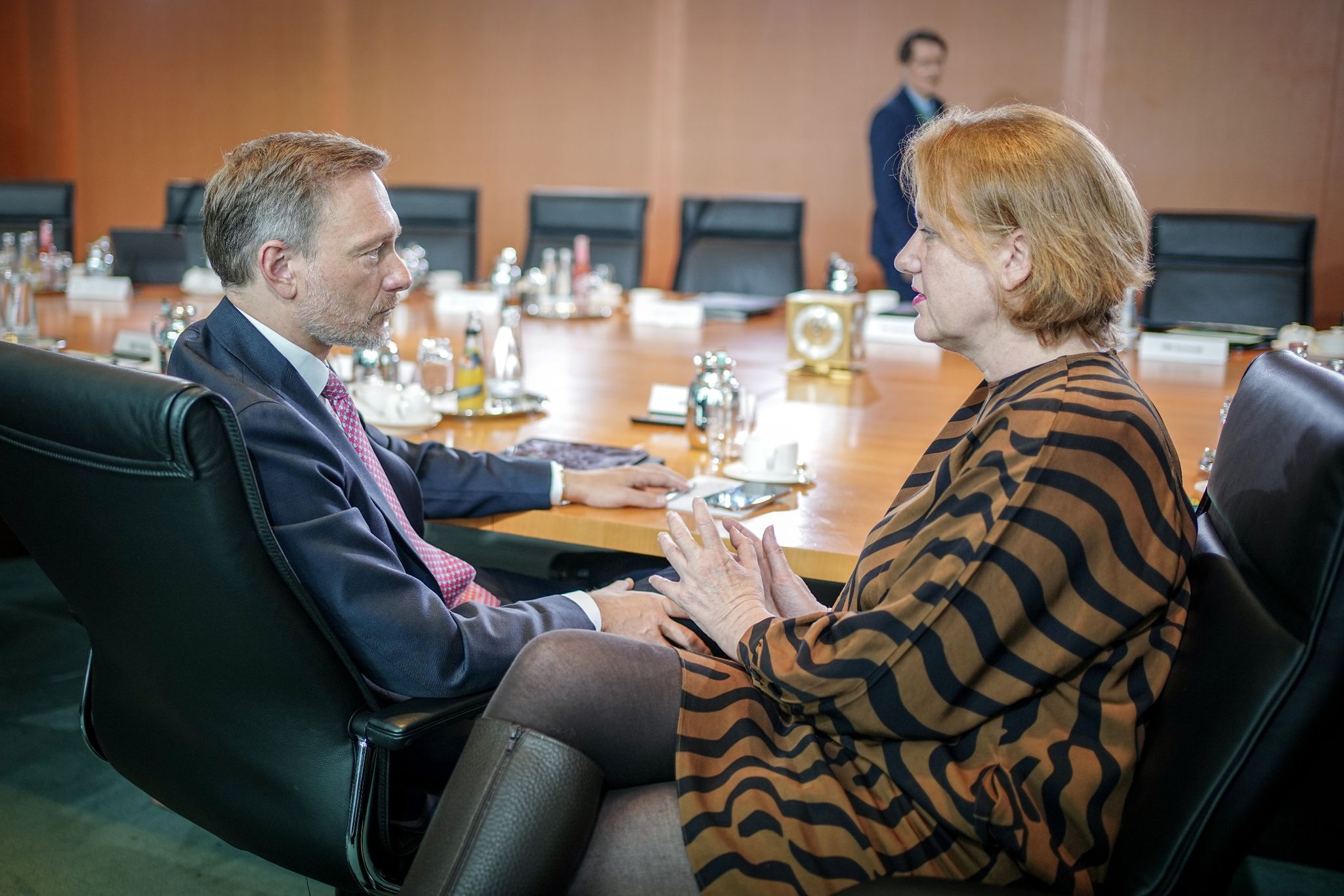Streit Um Wirtschaftspaket – Koalition Unter Handlungsdruck