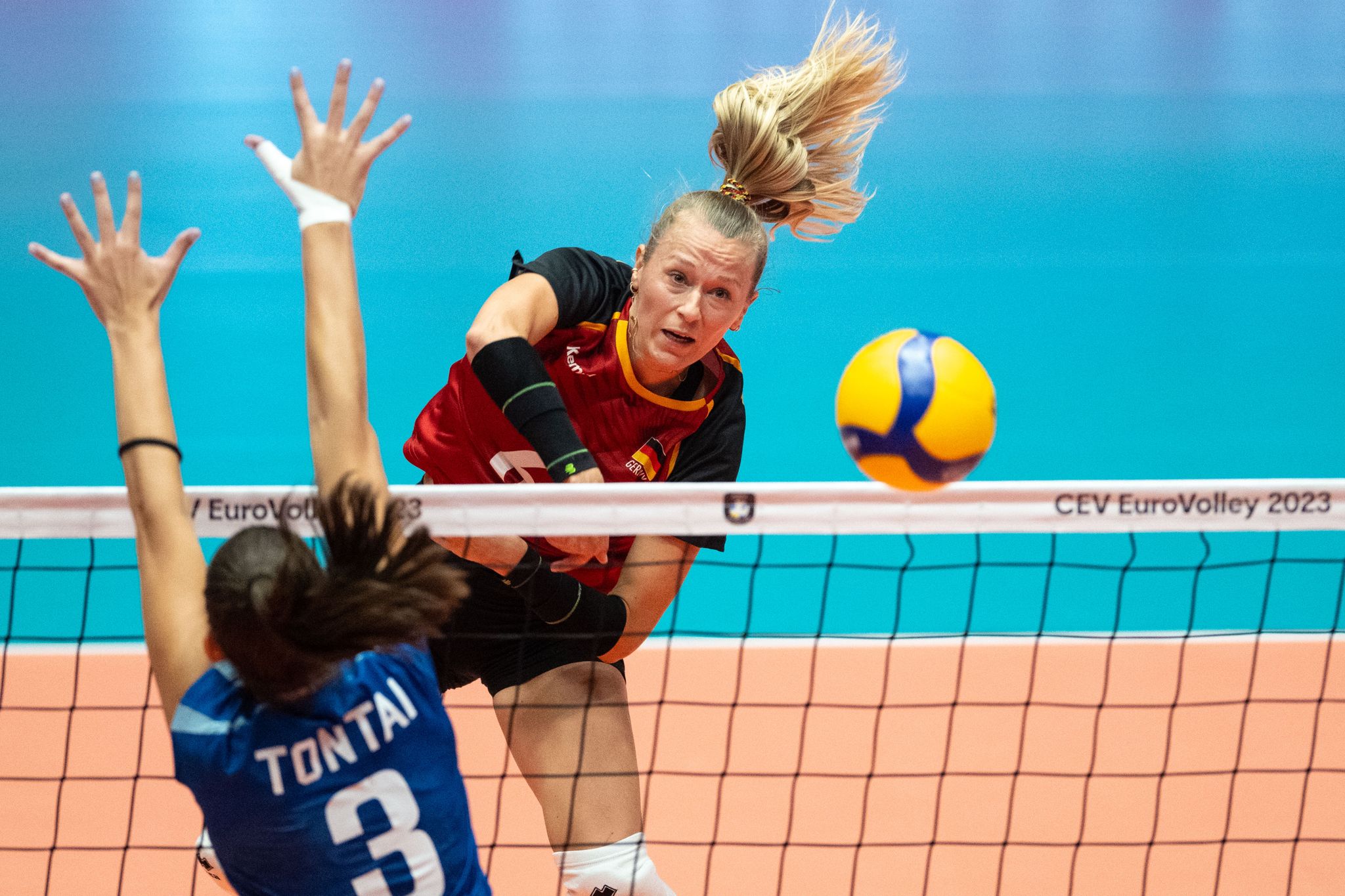 Volleyballerinnen Zwischen Gänsehaut Und Sorge Um Orthmann