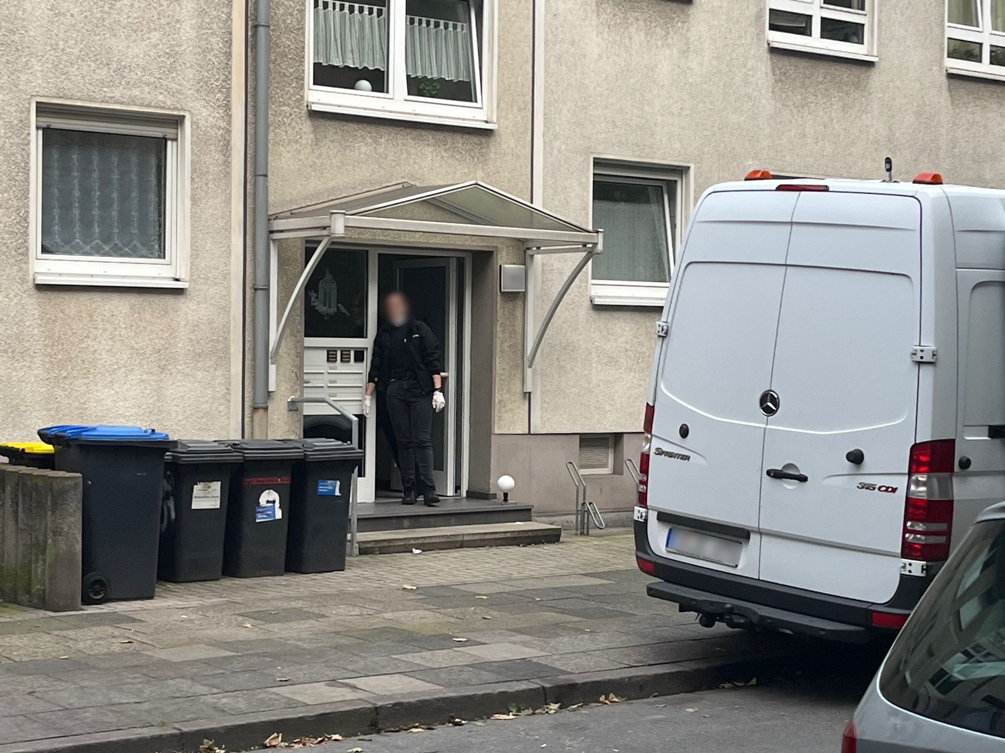 Der Tatort In Duisburg: Ein Polizist Hat In Duisburg Einen Mit Einem Messer Bewaffneten Angreifer Erschossen.