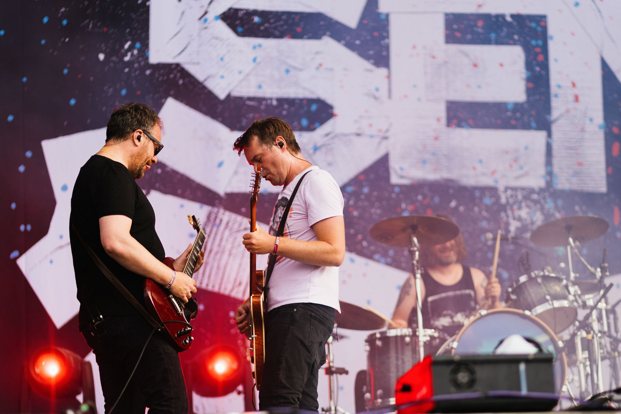Johannes (l) Und Sebastian Madsen Sind Zwei Von Drei Geschwistern Der Band, Die Nach Ihrem Nachnamen Bennant Ist.