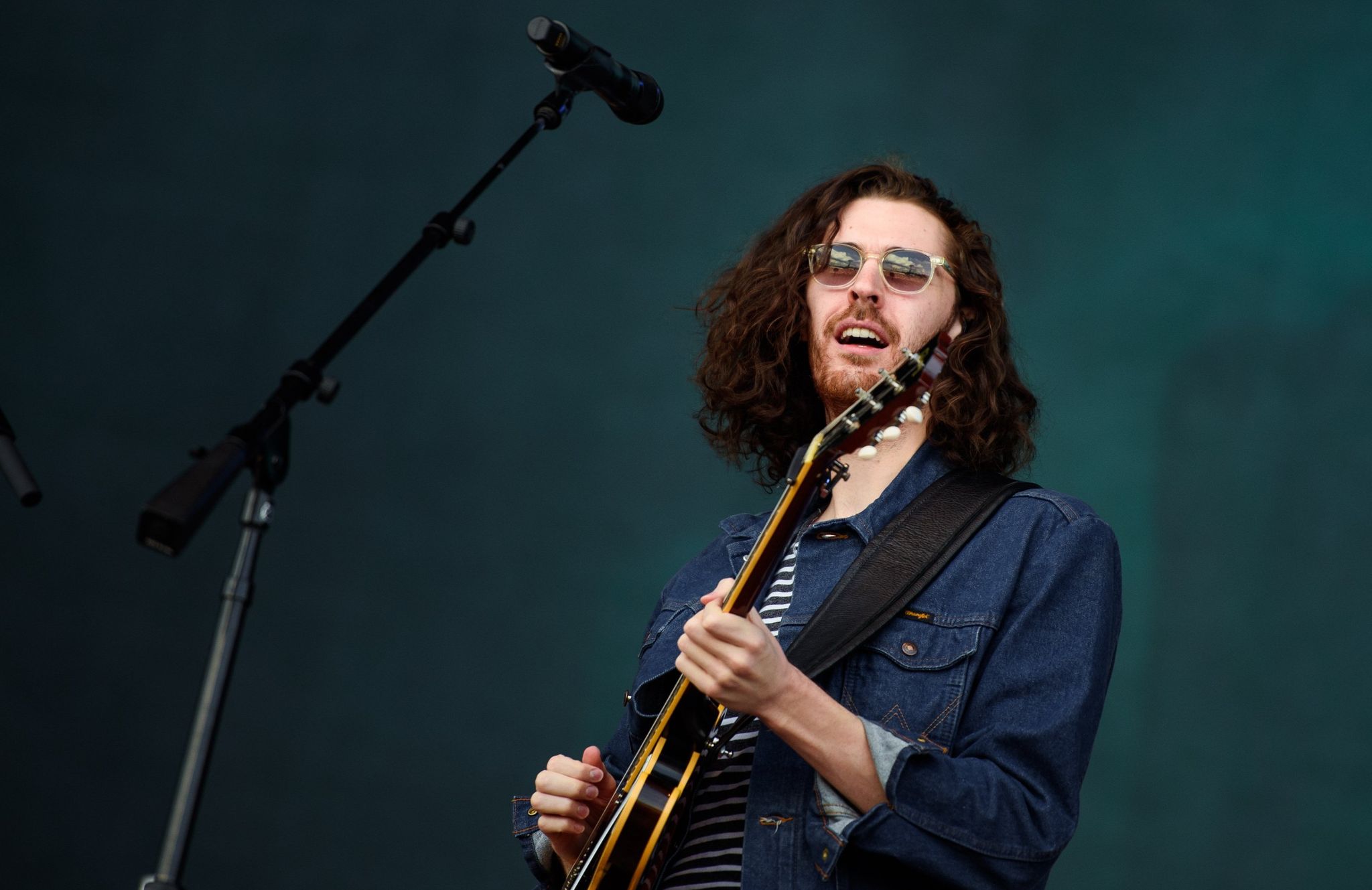 Der Irische Musiker Hozier Spielte Beim Lollapalooza Festival Im Berliner Olympiapark (2019). Mit Seinem Neuen Album «Unreal Unearth» Will Er Wieder Auf Große Bühnen.