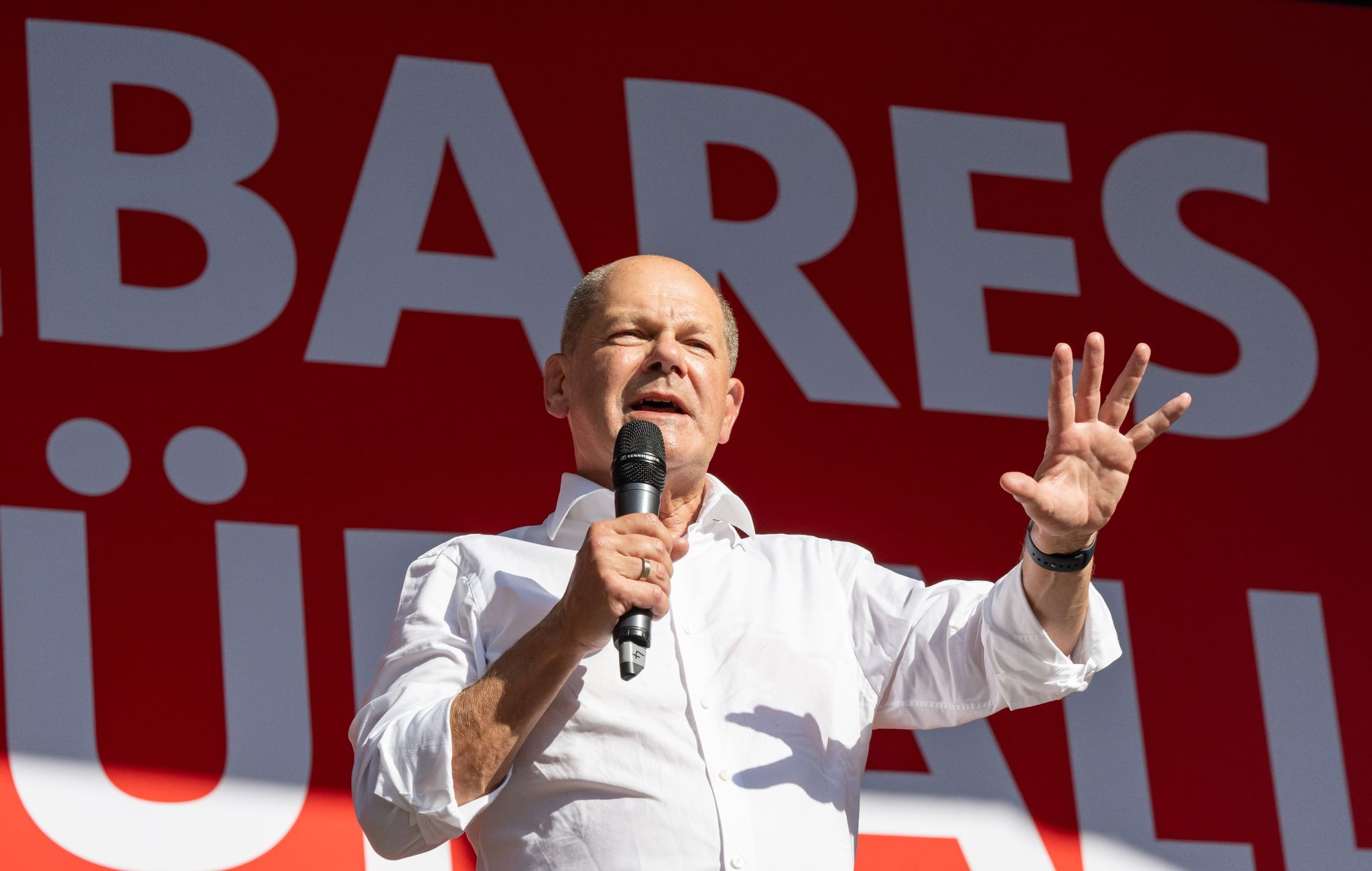 Bundeskanzler Olaf Scholz (SPD) Spricht Während Eines Wahlkampfauftritt Auf Dem Münchner Marienplatz.