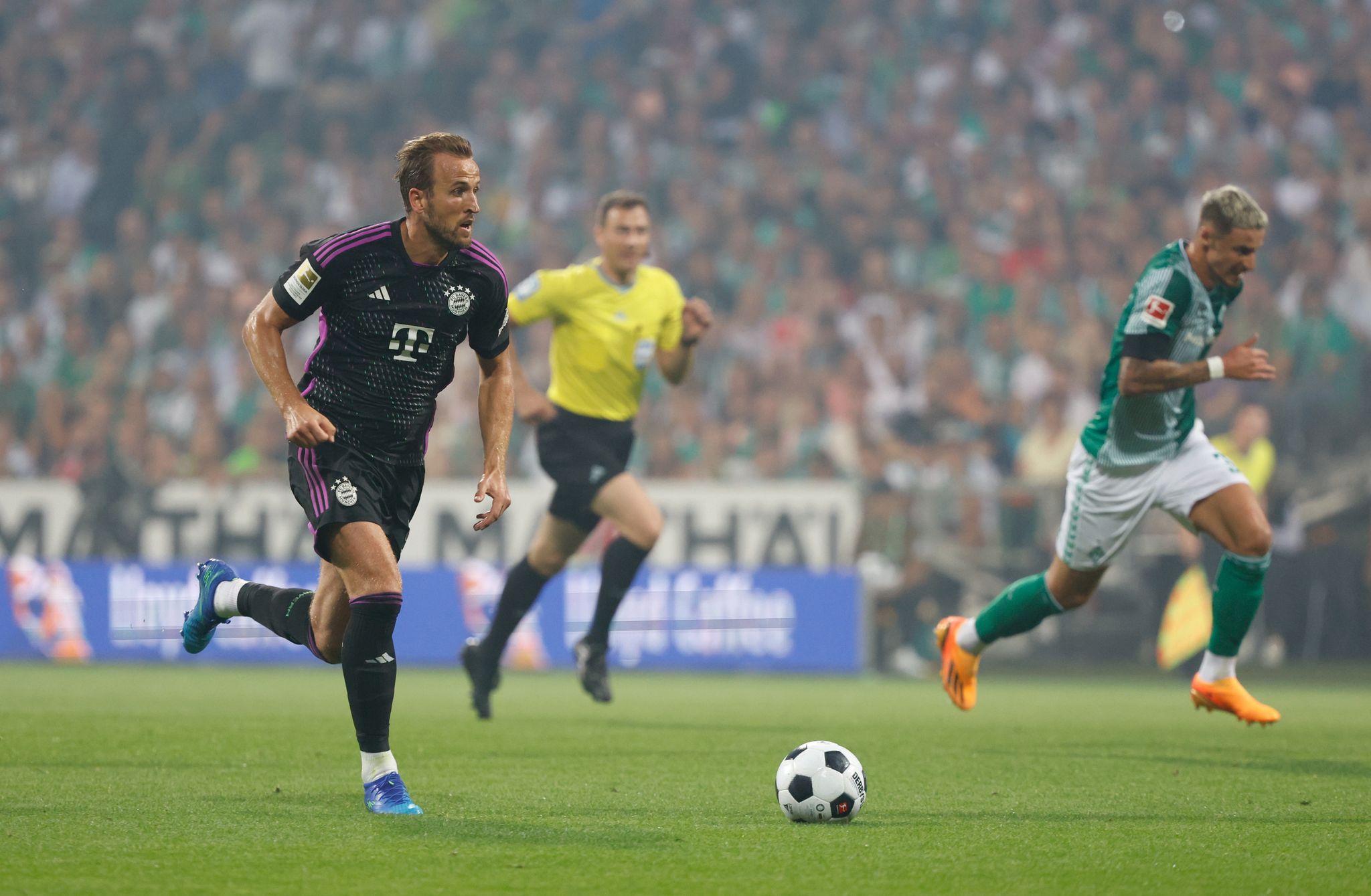 Bayerns Harry Kane Am Ball.