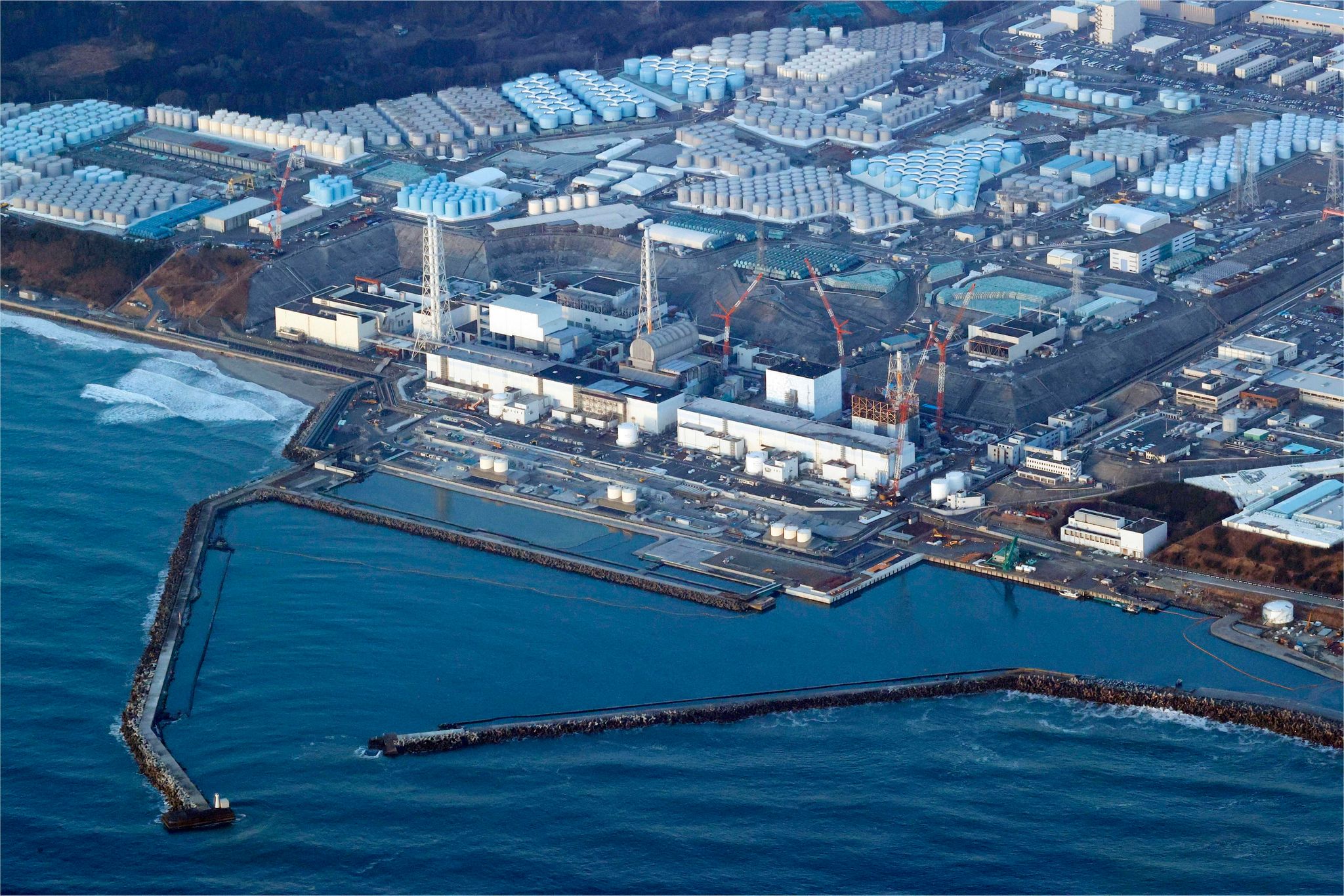 Premier Besichtigt Vor Wasser-Verklappung Fukushima