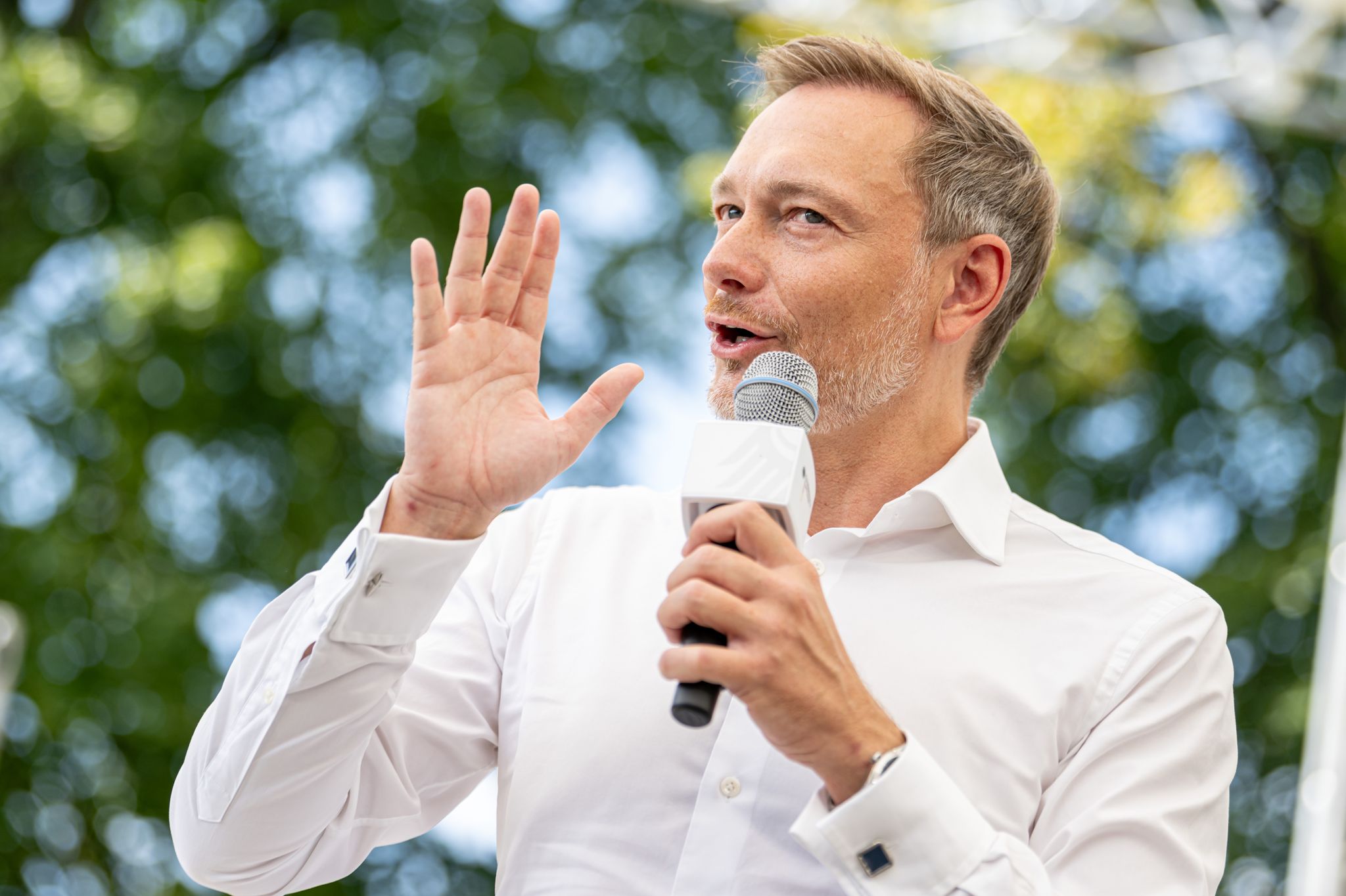 Christian Lindner (FDP), Bundesminister Der Finanzen, Spricht Beim Ministerdialog Am Tag Der Offenen Tür Der Bundesregierung Mit Besuchern.