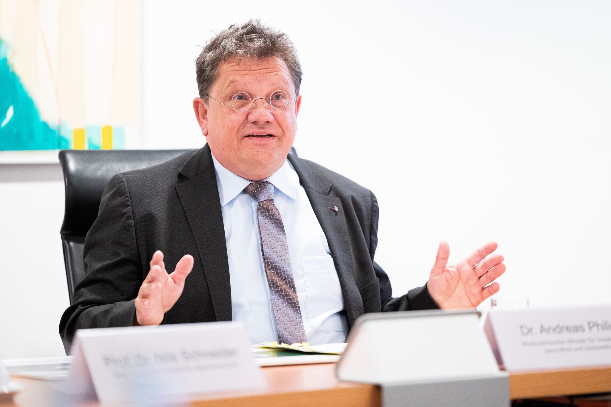 Andreas Philippi (SPD), Gesundheitsminister Von Niedersachsen, Spricht Bei Einem Termin.