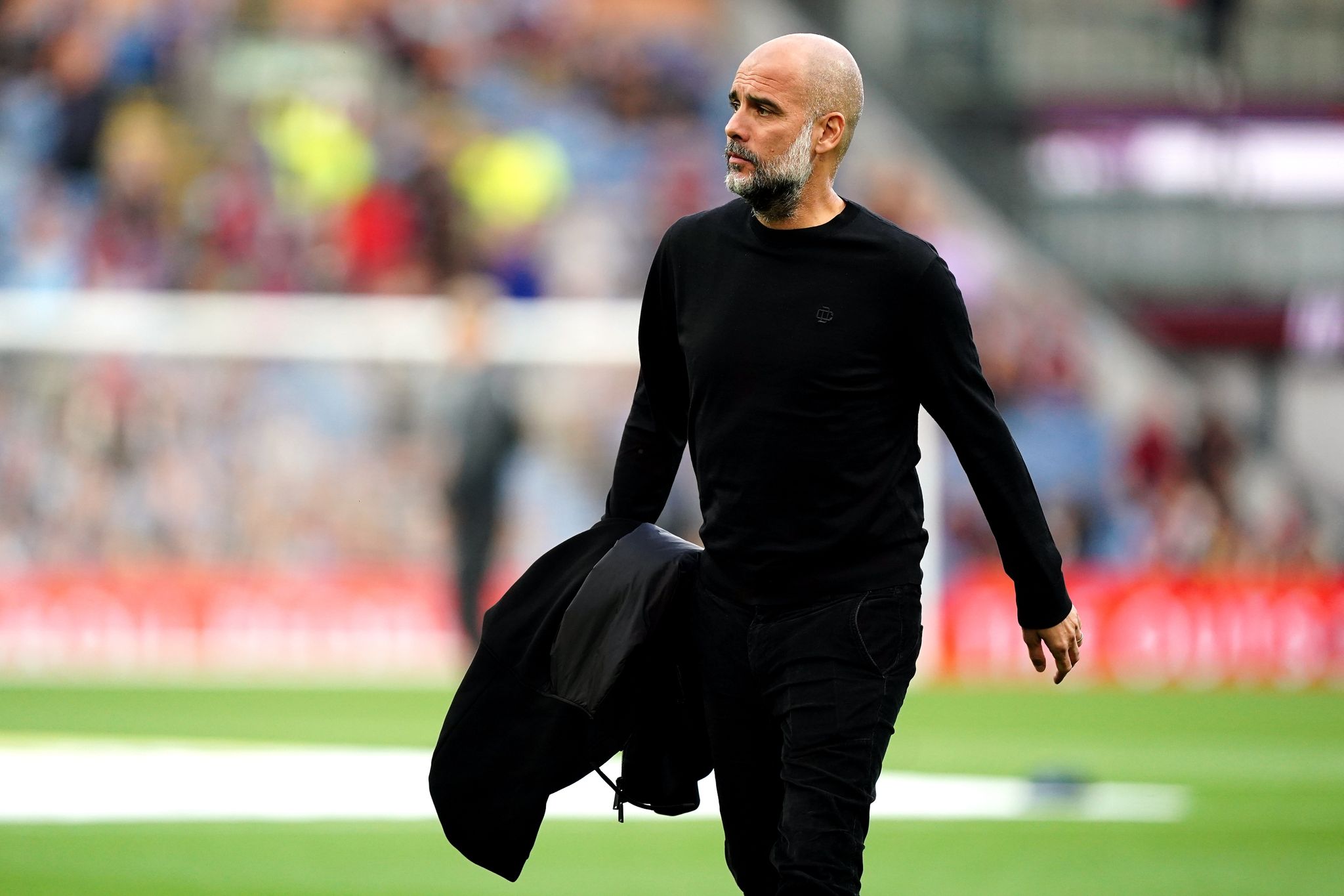 Manchester Citys Trainer Pep Guardiola Wird Bis Mindestens Mitte September Nicht An Der Seitenlinie Coachen.