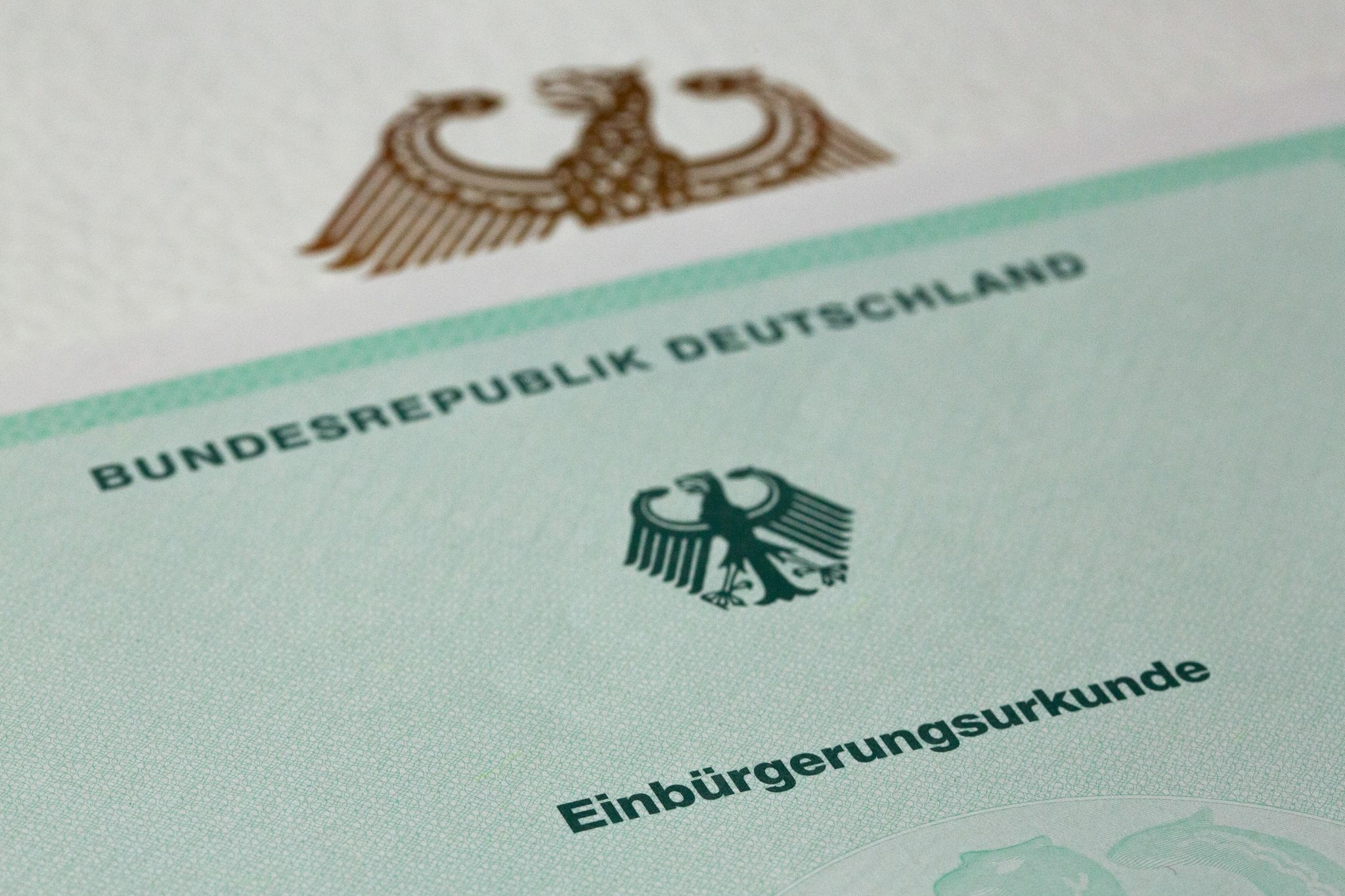Das Kabinett Stimmte Einem Gesetz Von Innenministerin Faeser Zu, Das Nicht Nur Anforderungen Senkt, Sondern Auch Mehrstaatigkeit Zulässt. Für Die Einbürgerung Gelten Aber Weiterhin Bedingungen Zur Wirtschaftlichen Und Demokratischen Integration.