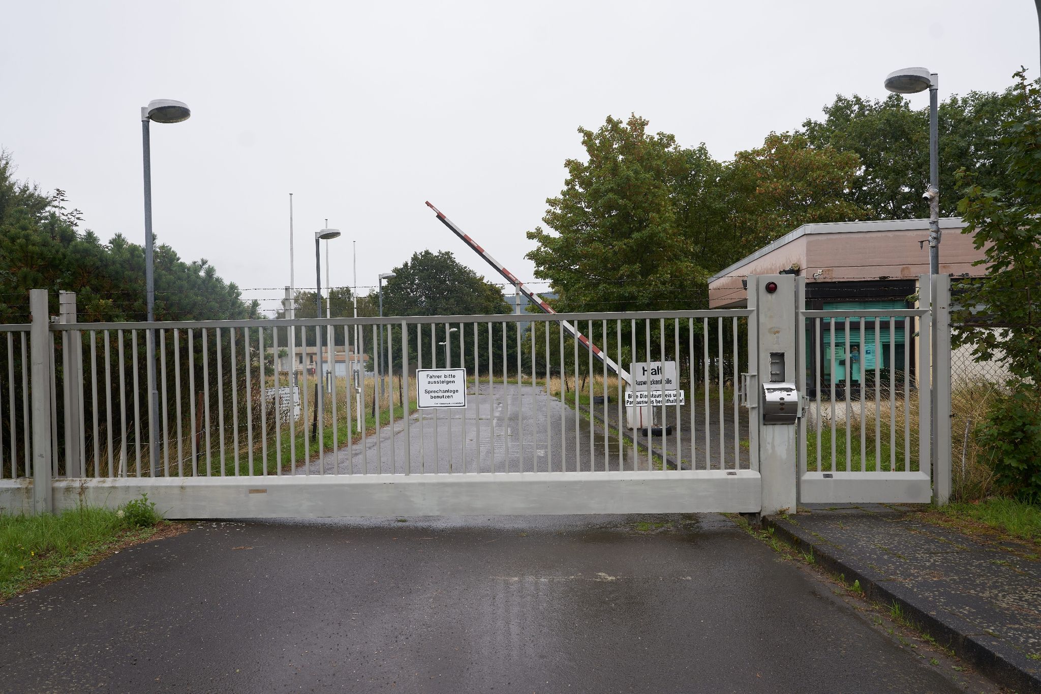 Das Gelände Des Ehemaligen Bundeswehr-Bunkers In Traben-Trarbach, Der Als Cyberbunker Bekannt Wurde.