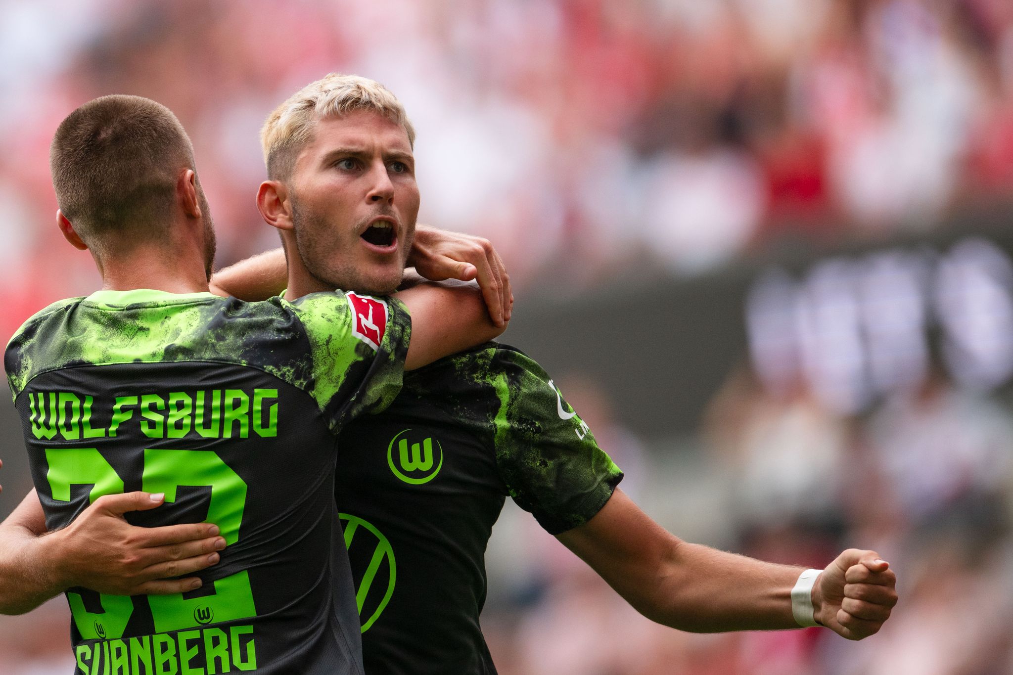 Wolfsburgs Mattias Svanberg (l) Und Torschütze Jonas Wind Jubeln Nach Dem Treffer Zum 1:1 Ausgleich.