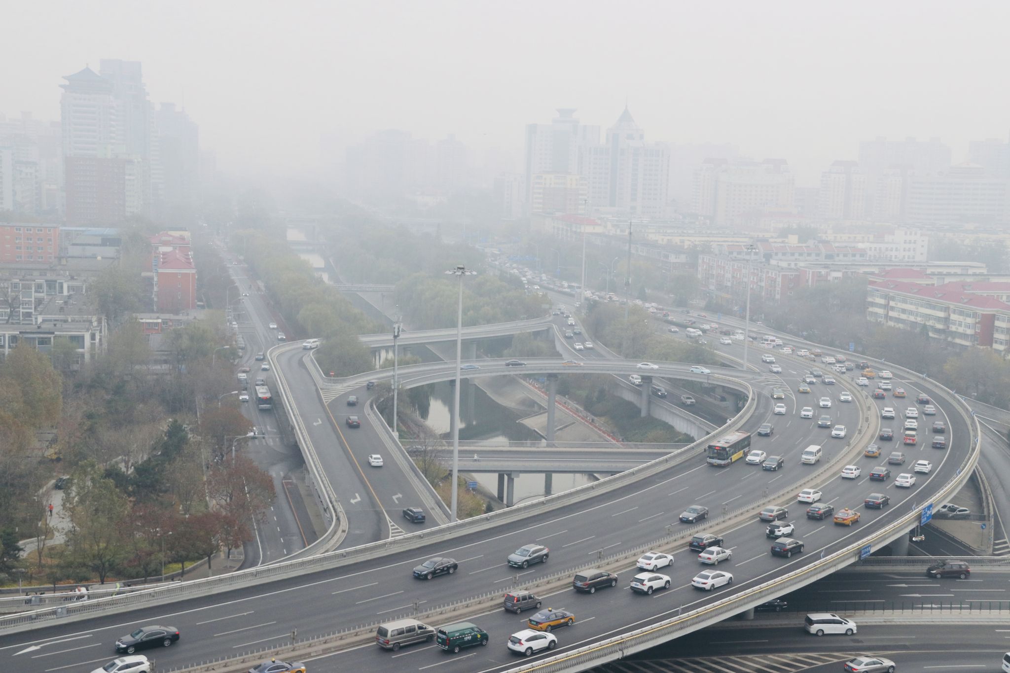 Dichter Smog über Der Chinesischen Großstadt Peking.