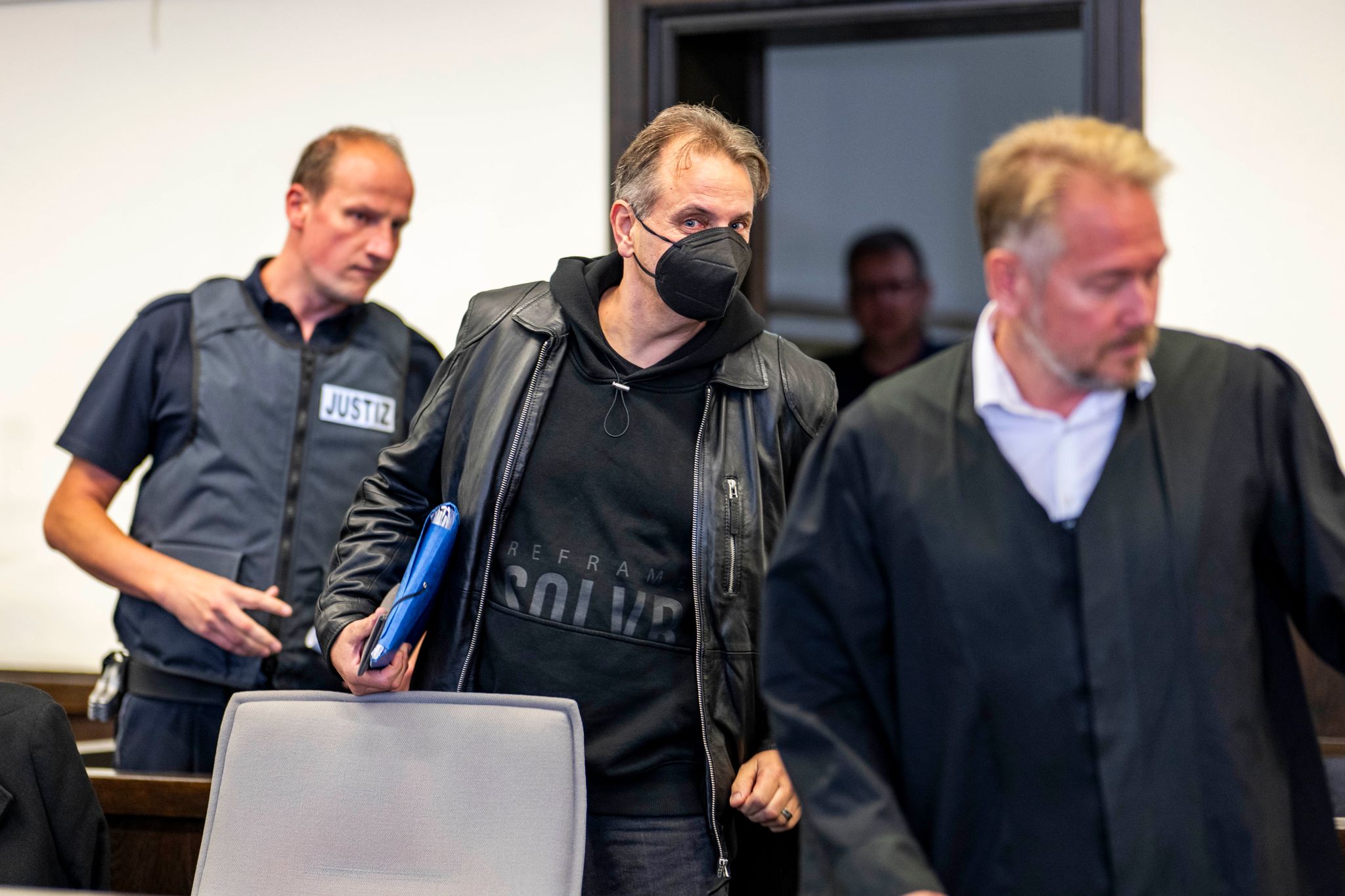 Wilfried W. (m.) Betritt Den Gerichtssaal In Paderborn.