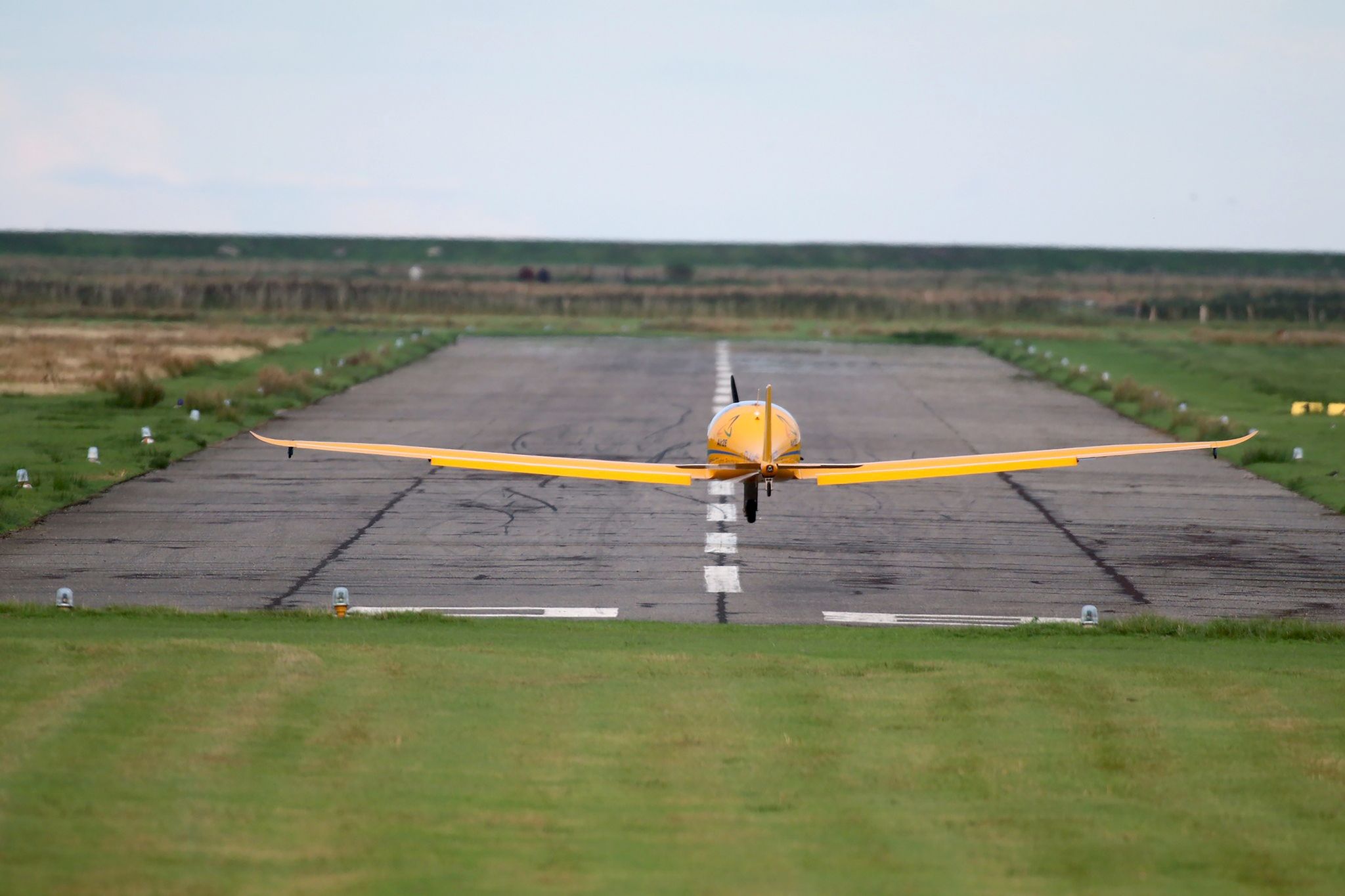 Das Vollelektrische Ultraleicht-Flugzeug «Elektra Trainer» Landet Auf Dem Flugplatz Der Insel Norderney.