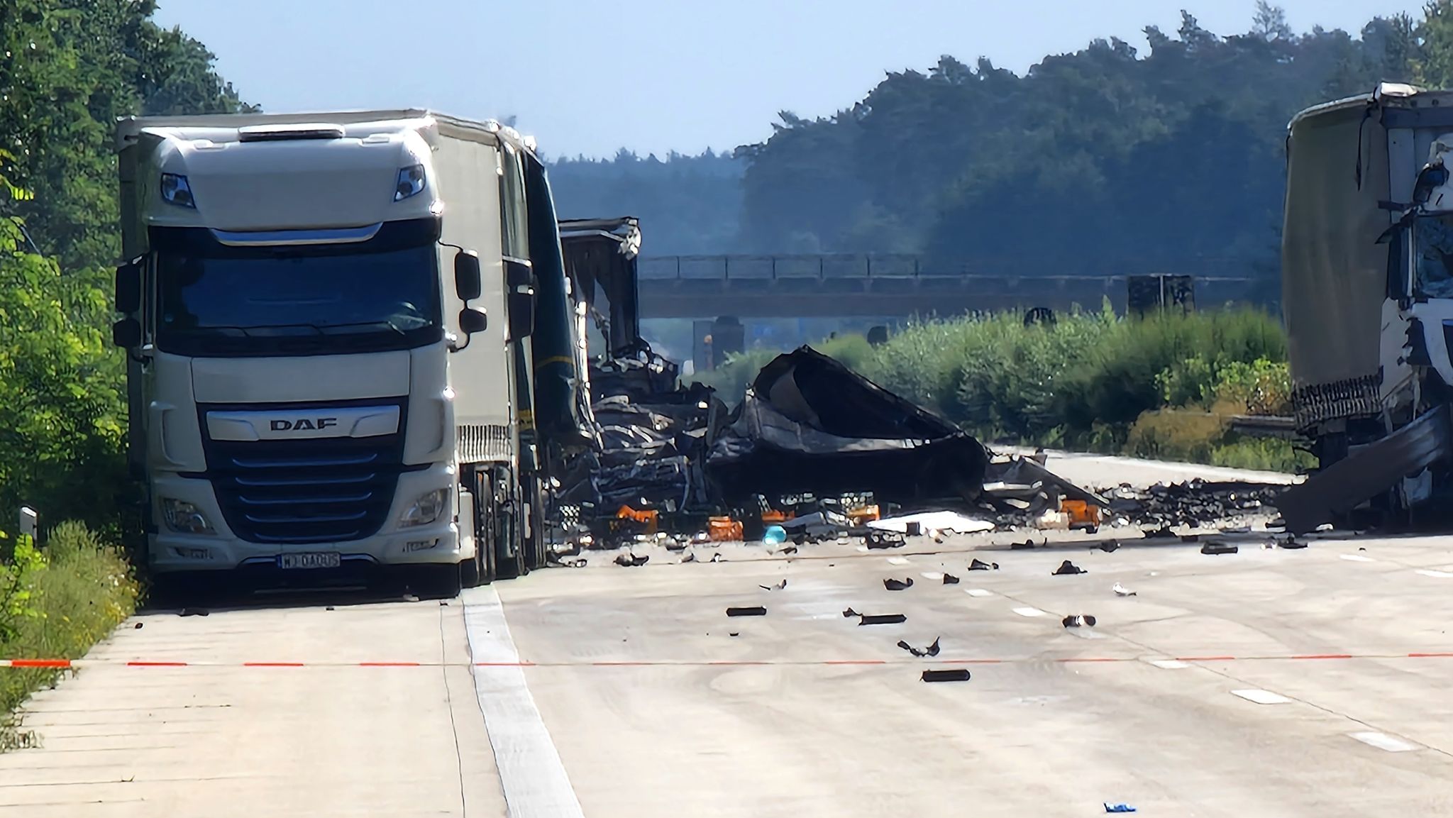 Ein Trümmerfeld: die A2 Bei Theeßen.