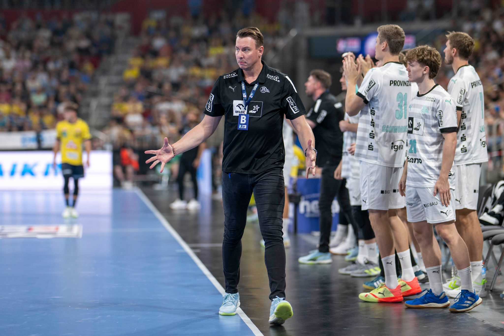 Trainer Filip Jicha Und Seine Kieler Setzten Sich Gegen Gummersbach Deutlich Mit 41:30 Durch.