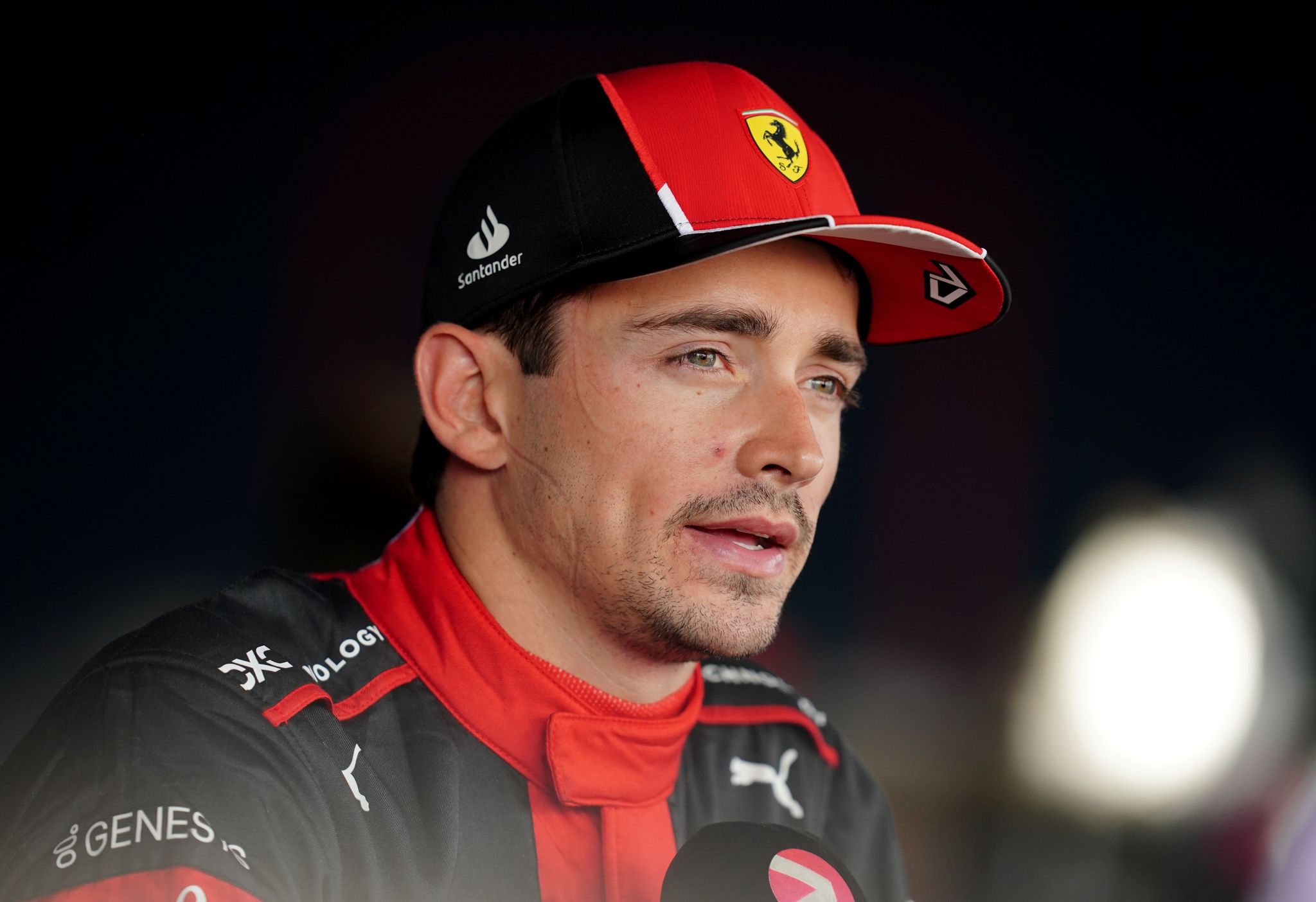 Charles Leclerc Hofft In Monza Auf Viele Fans Auf Den Tribünen.