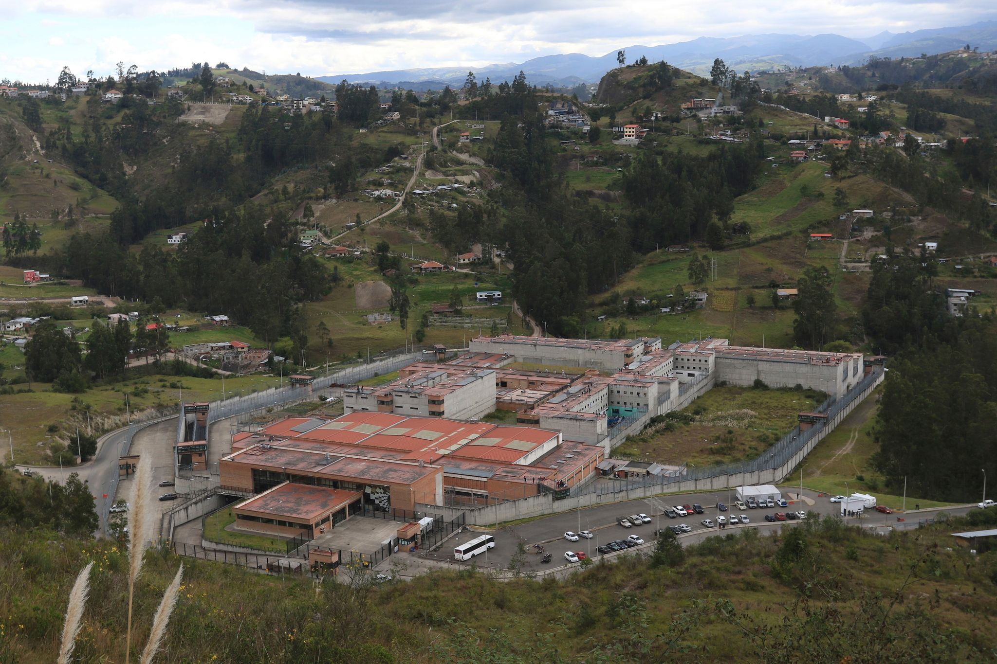 Ecuador: Häftlinge Halten Dutzende Beamte Fest