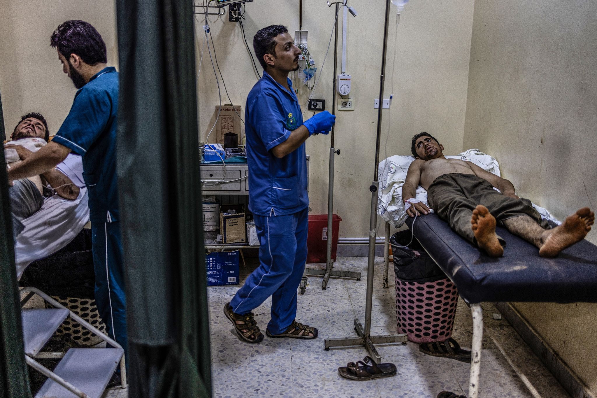Verletzte In Einem Krankenhaus Im Syrischen Idlib. Auch In Der Dair Al-Saur-Region Im Osten Des Landes Kommt Es Seit Tagen Zu Heftig Kämpfen.