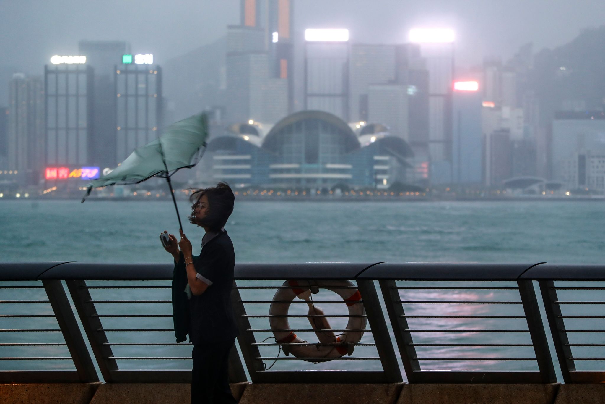 Taifun «Saola» Wütet Vor Hongkong Und Südchina