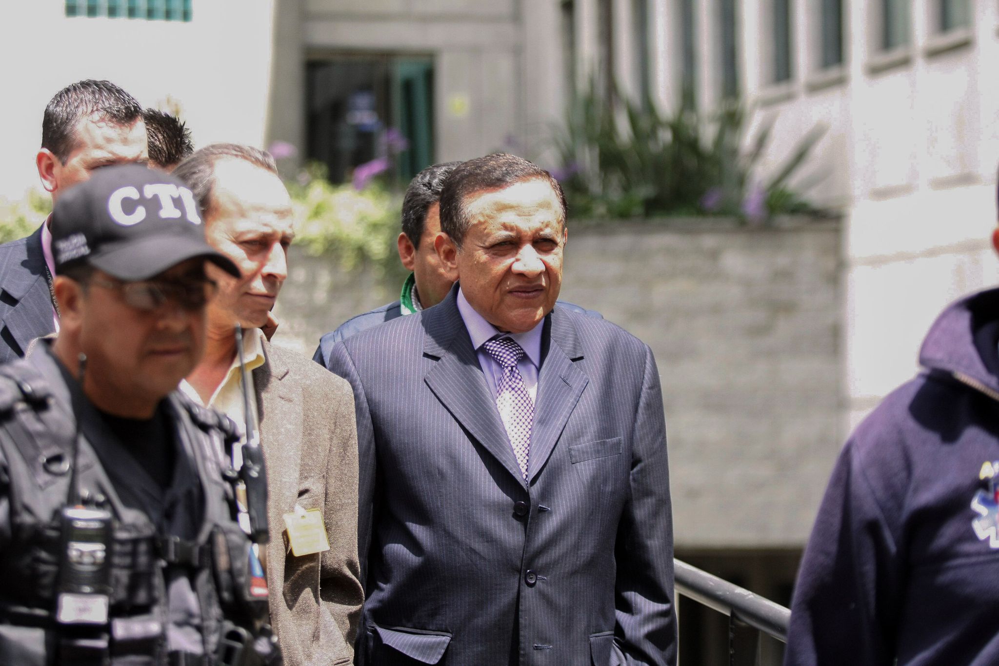 Miguel Alfredo Maza Marquez (M)war Einst Chef Des Kolumbianischen Geheimdienstes DAS. Hier Verlässt Er Gerade Den Gerichtshof In Bogota.