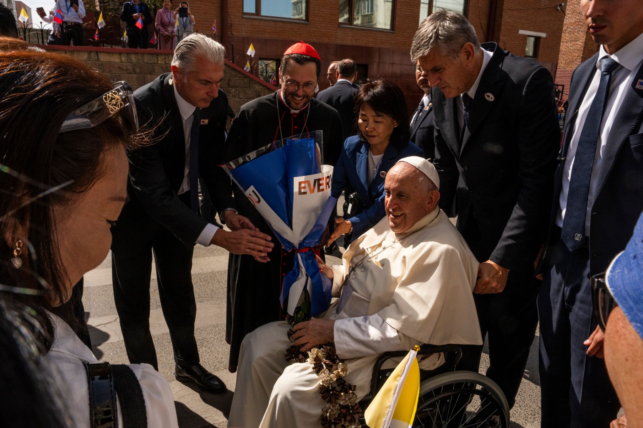 Papst Franziskus Reist In Die Mongolei, Um Eine Der Kleinsten Und Jüngsten Katholischen Gemeinden Der Welt Zu Ermutigen. Es Ist Das Erste Mal, Dass Ein Papst Das Land Besucht.