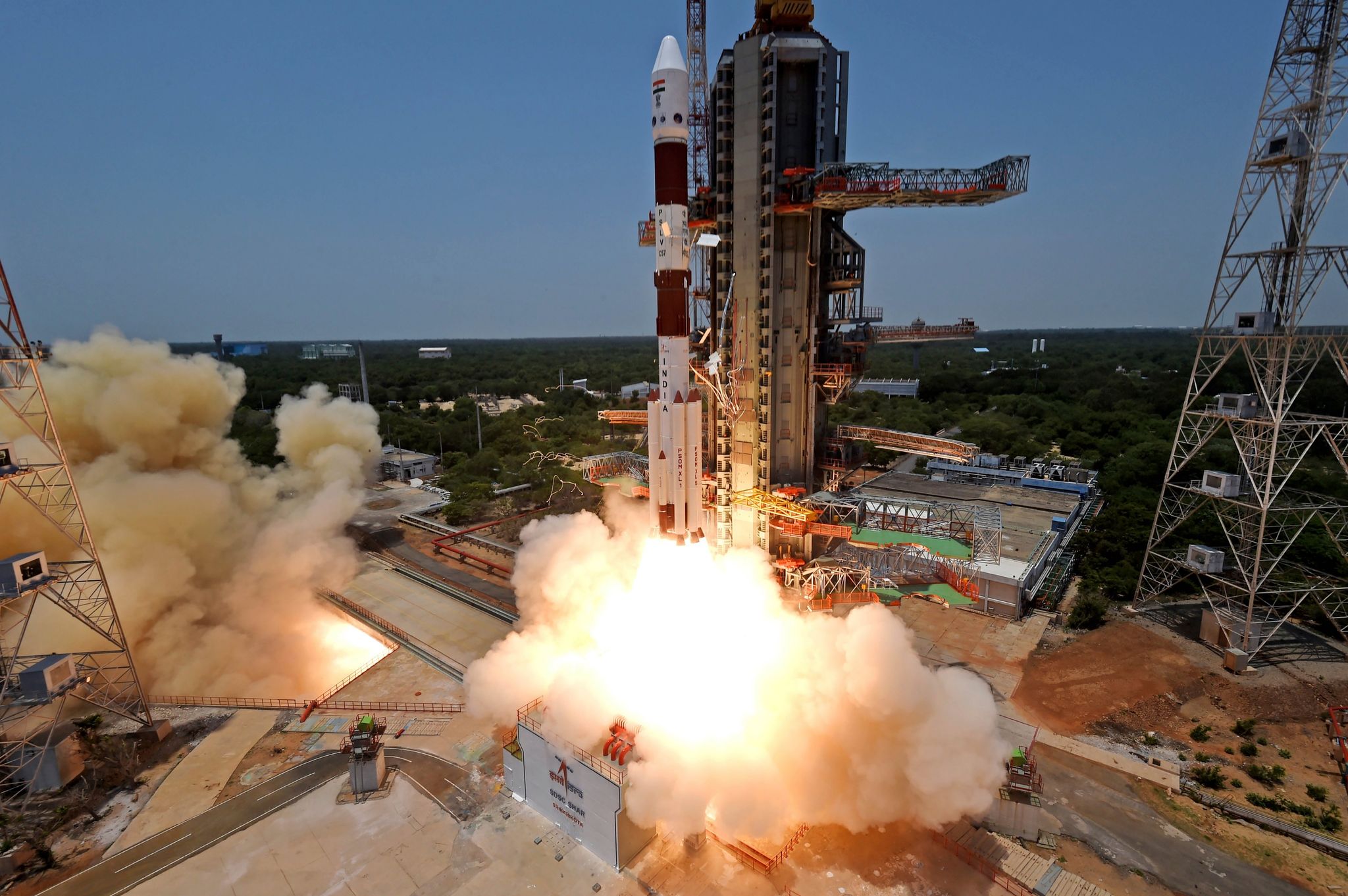 Start Der Trägerrakete Mit Dem  Aditya-L1-Raumschiff. Indien Hat Eine Mission In Richtung Sonne Geschickt, Die Diese Genauer Untersuchen Soll.