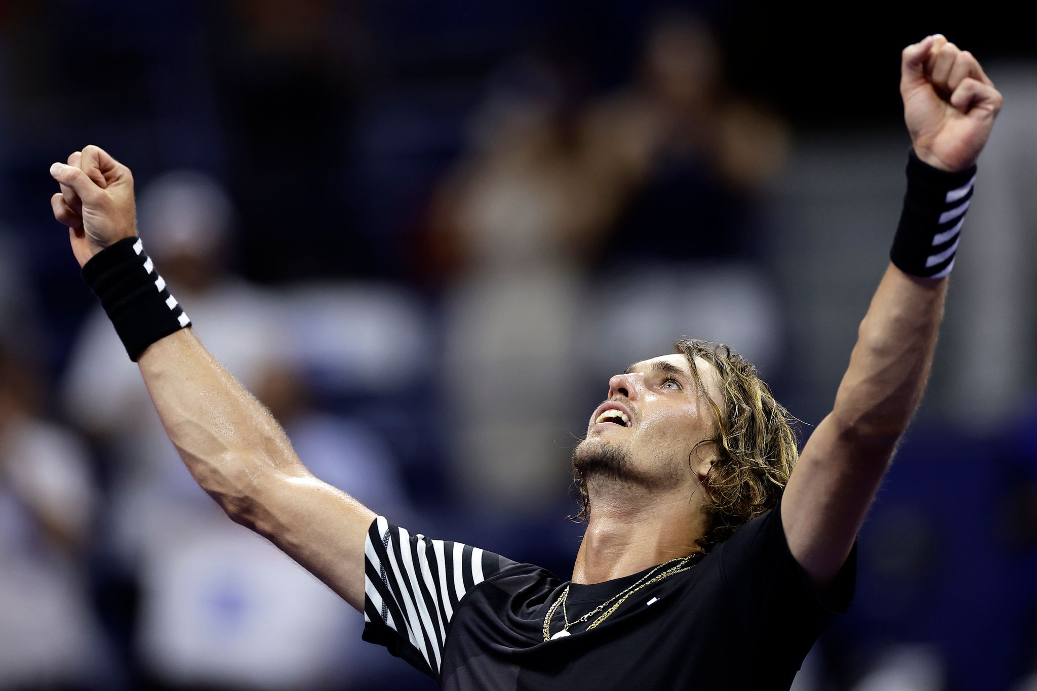 Tennis-Olympiasieger Alexander Zverev Jubelt Nach Seinem Sieg.
