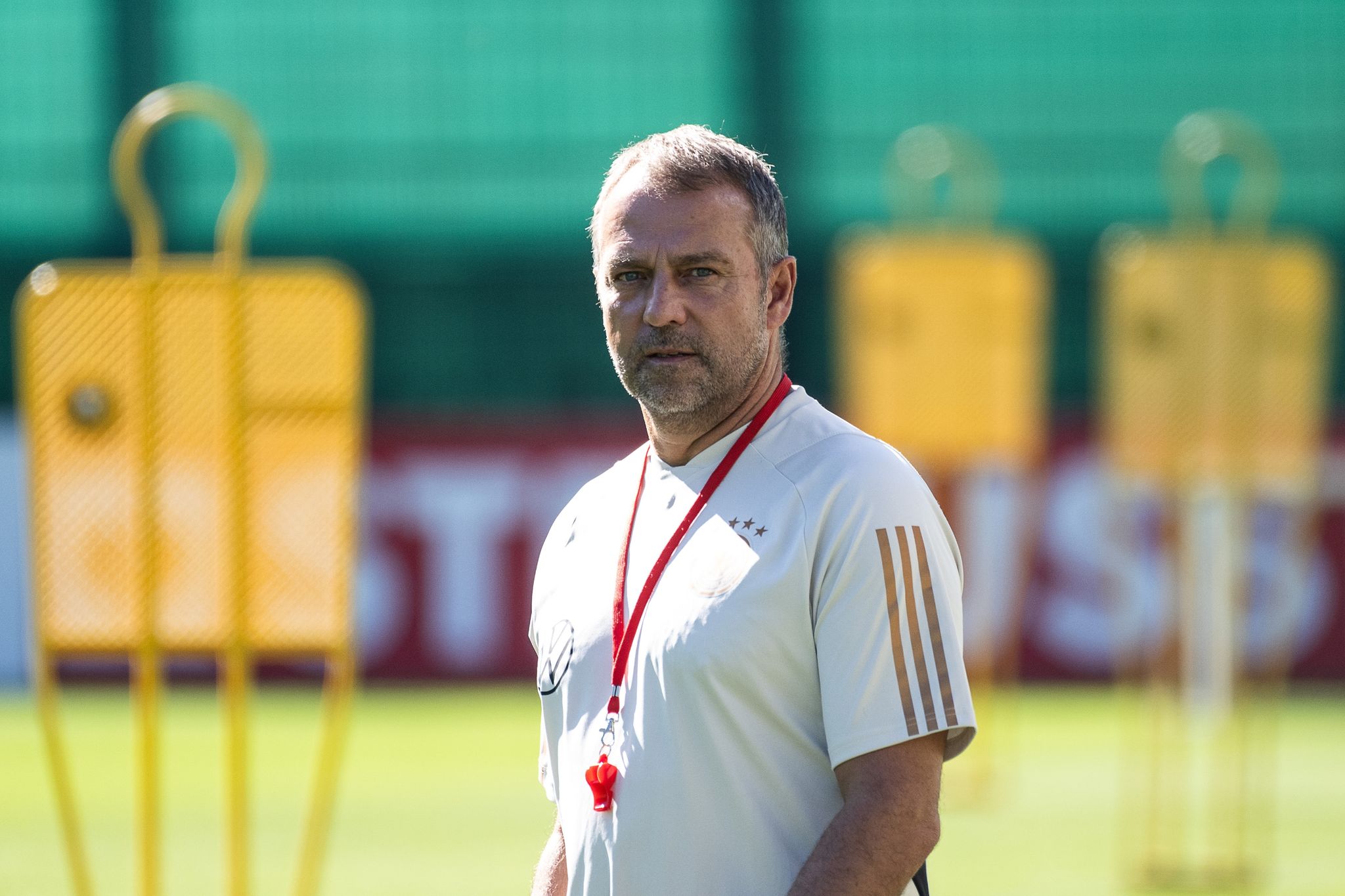 Bundestrainer Hansi Flick Steht Unter Druck.