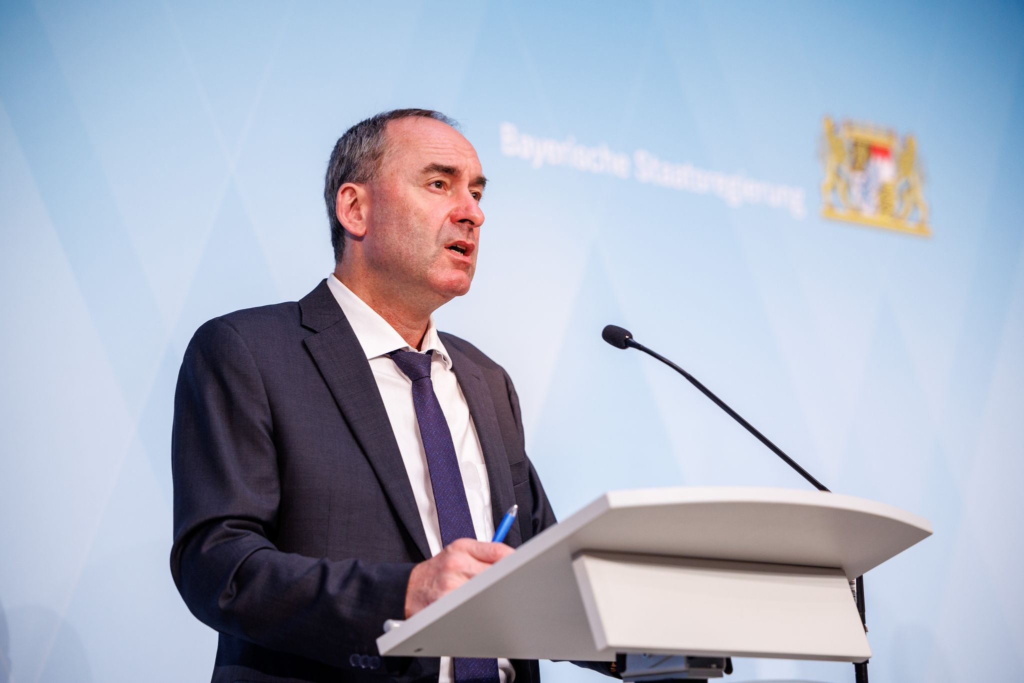 Hubert Aiwanger Spricht Auf Der Pressekonferenz Im Foyer Des Prinz-Carl-Palais Nach Der Sitzung Des Bayerischen Kabinetts.