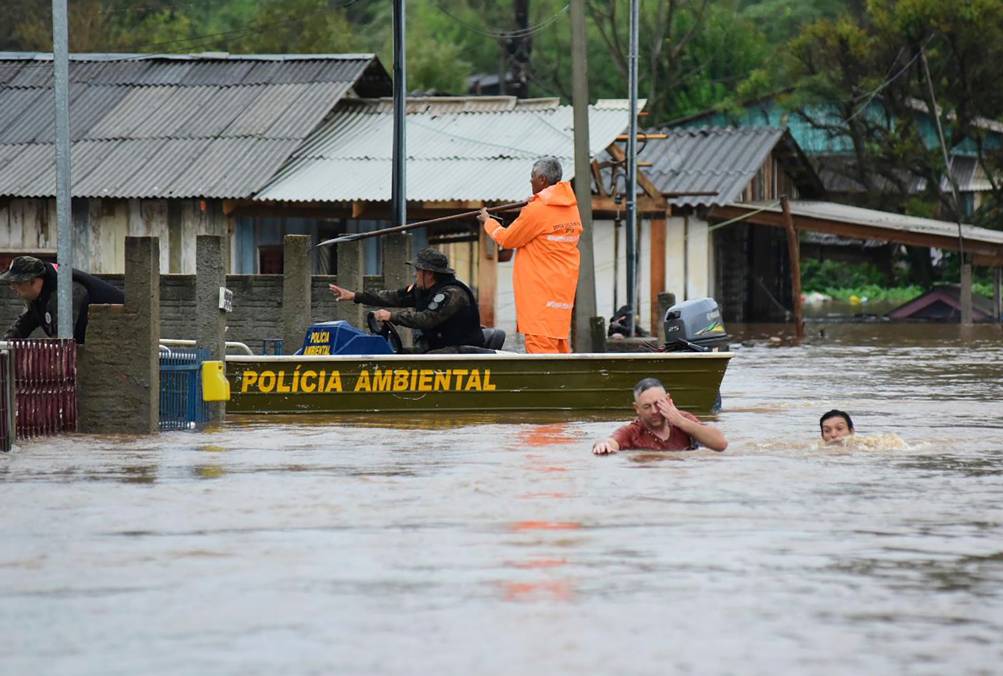 Ganze Dörfer Im Bundesstaat Rio Grande Do Sul Sind überschwemmt.