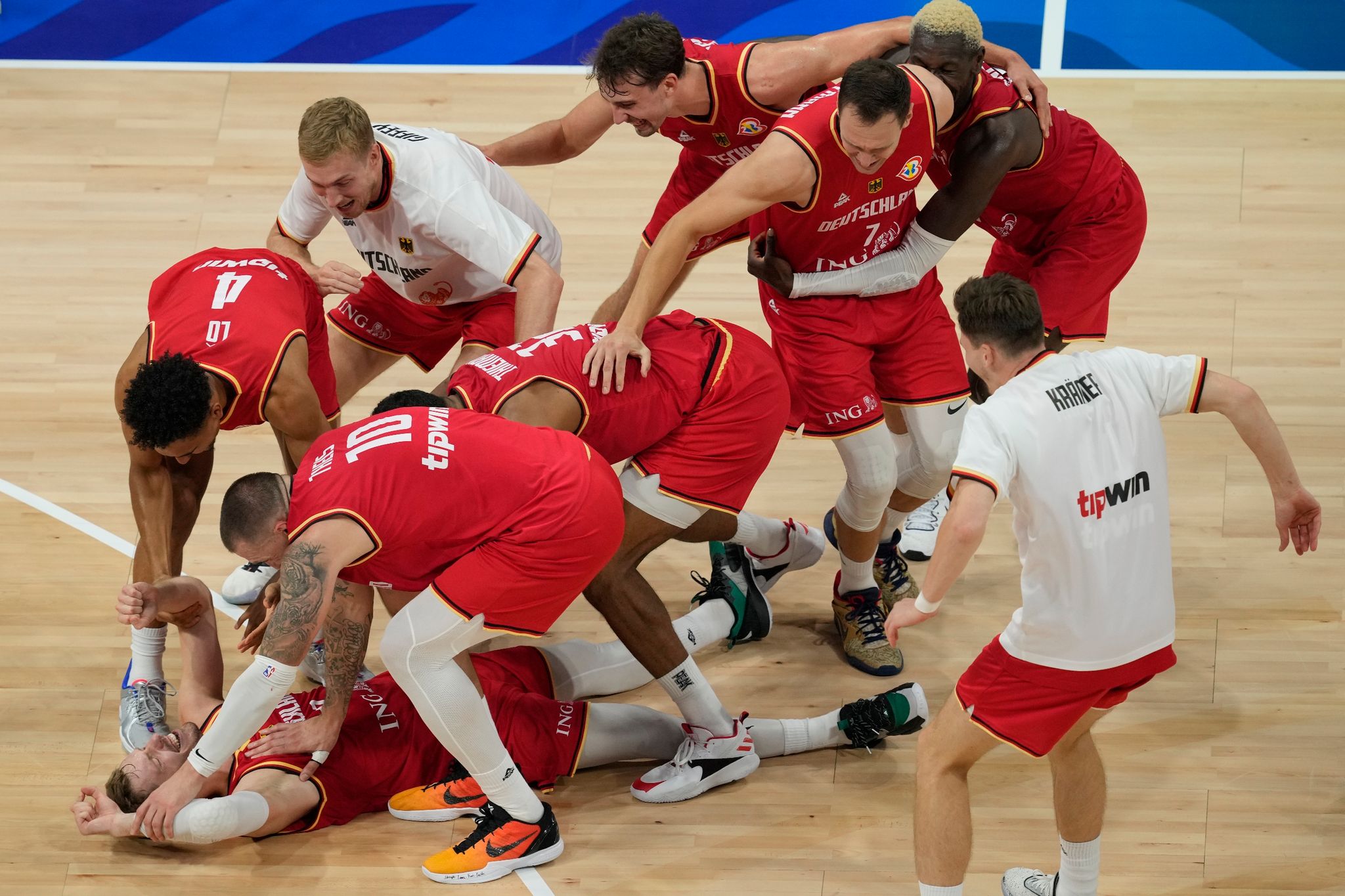 Die Deutschen Basketballer Stehen Erstmals Im WM-Finale.