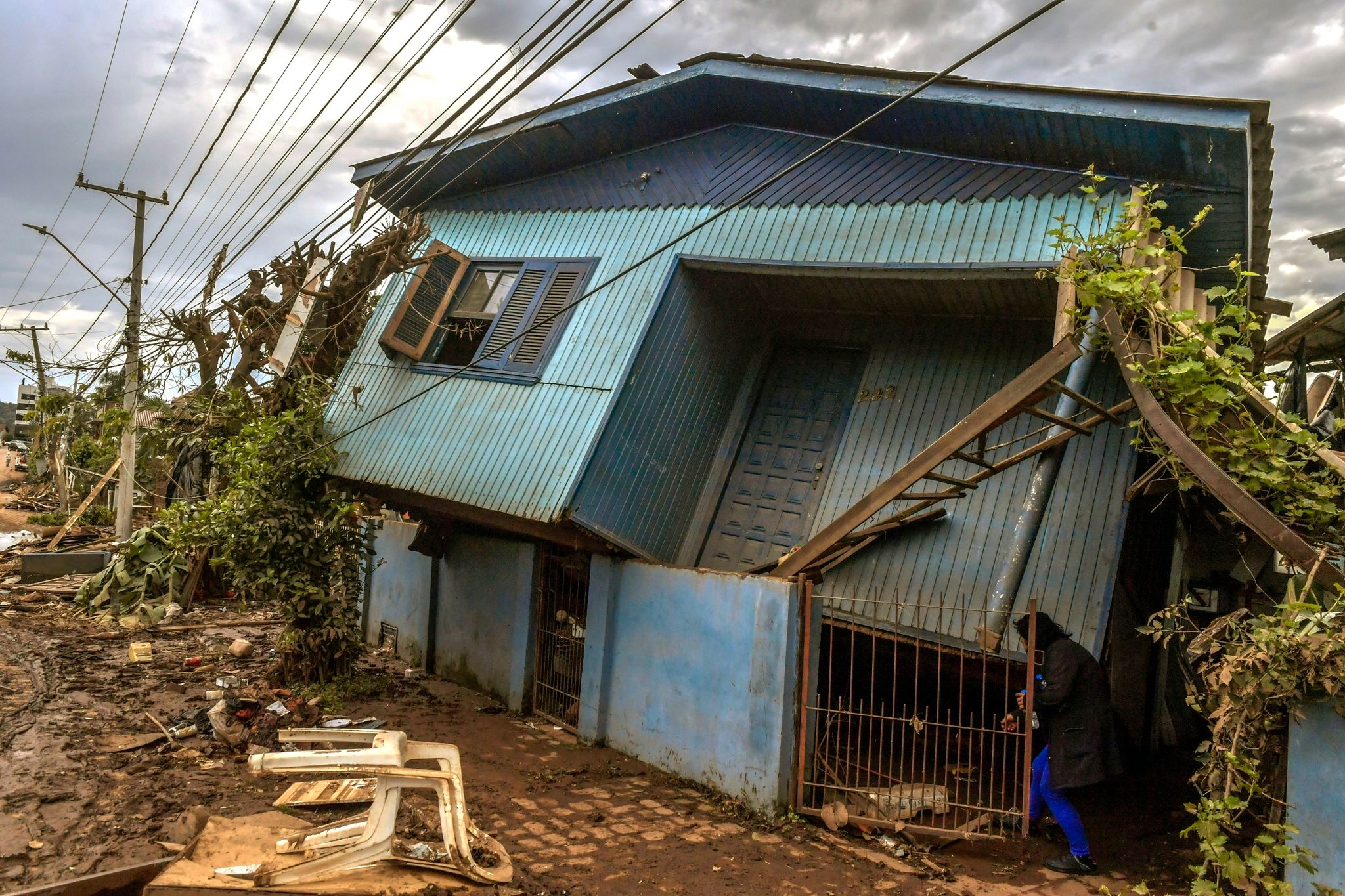 Ein Zerstörtes Haus: Die Zahl Der Toten Ist Nach Den Schweren Unwettern Im Süden Brasiliens  Weiter Gestiegen.
