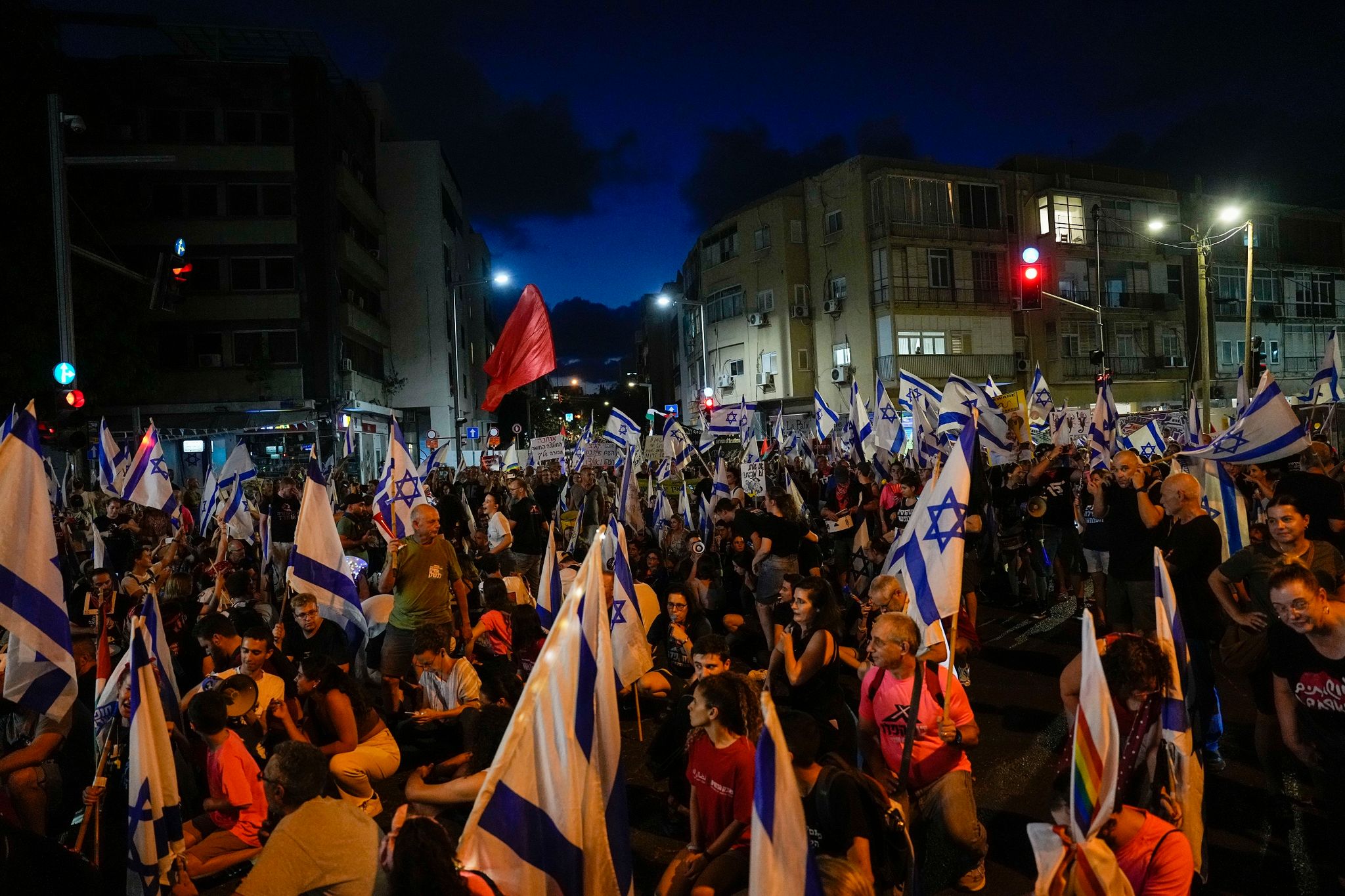 Israelis Protestieren Gegen Die Pläne Der Regierung Von Ministerpräsident Benjamin Netanjahu, Das Justizsystem Zu Reformieren.
