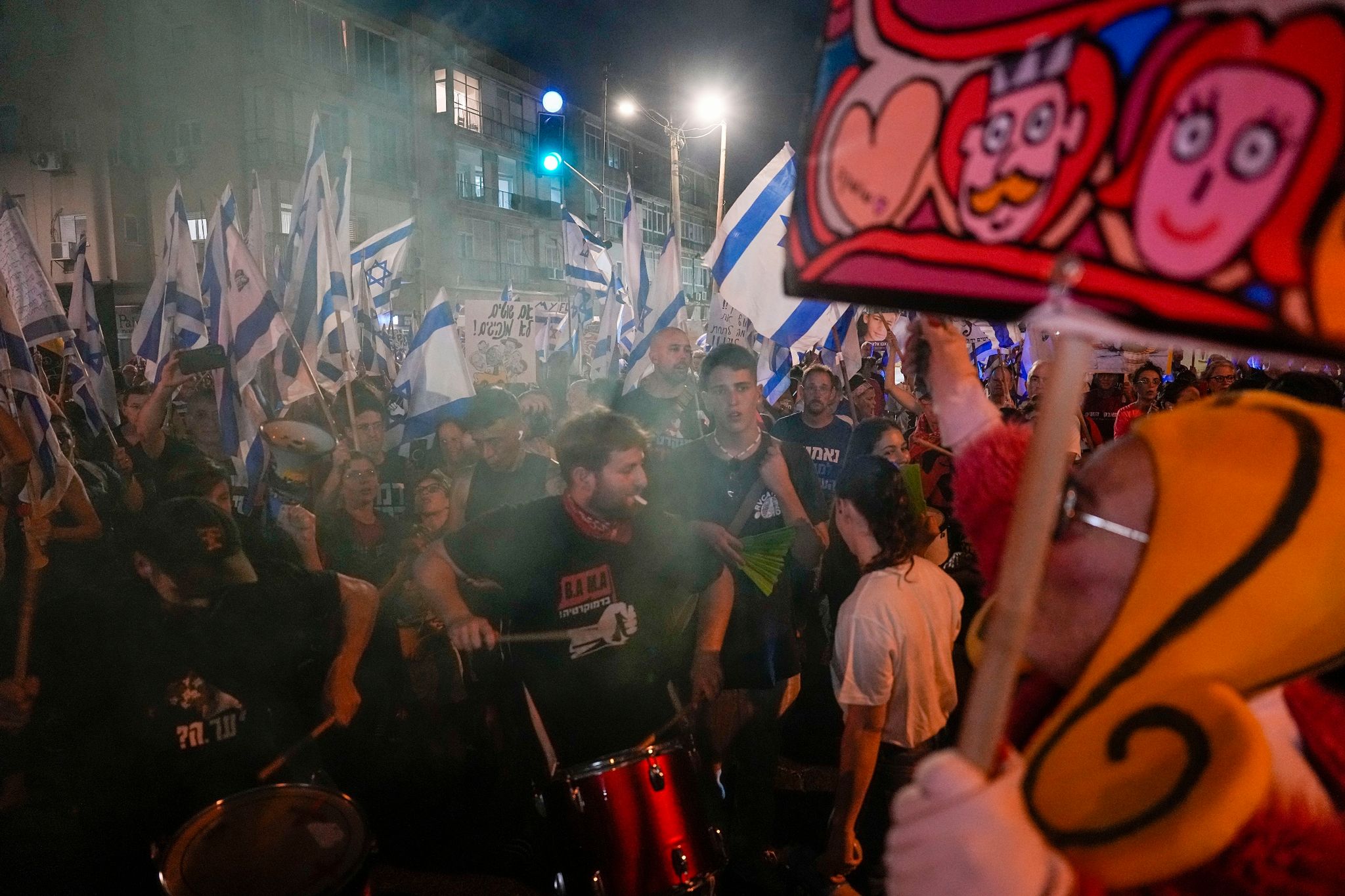 Israelis Protestieren In Tel Aviv Gegen Die Pläne Der Regierung Von Ministerpräsident Netanjahu, Das Justizsystem Zu Reformieren.