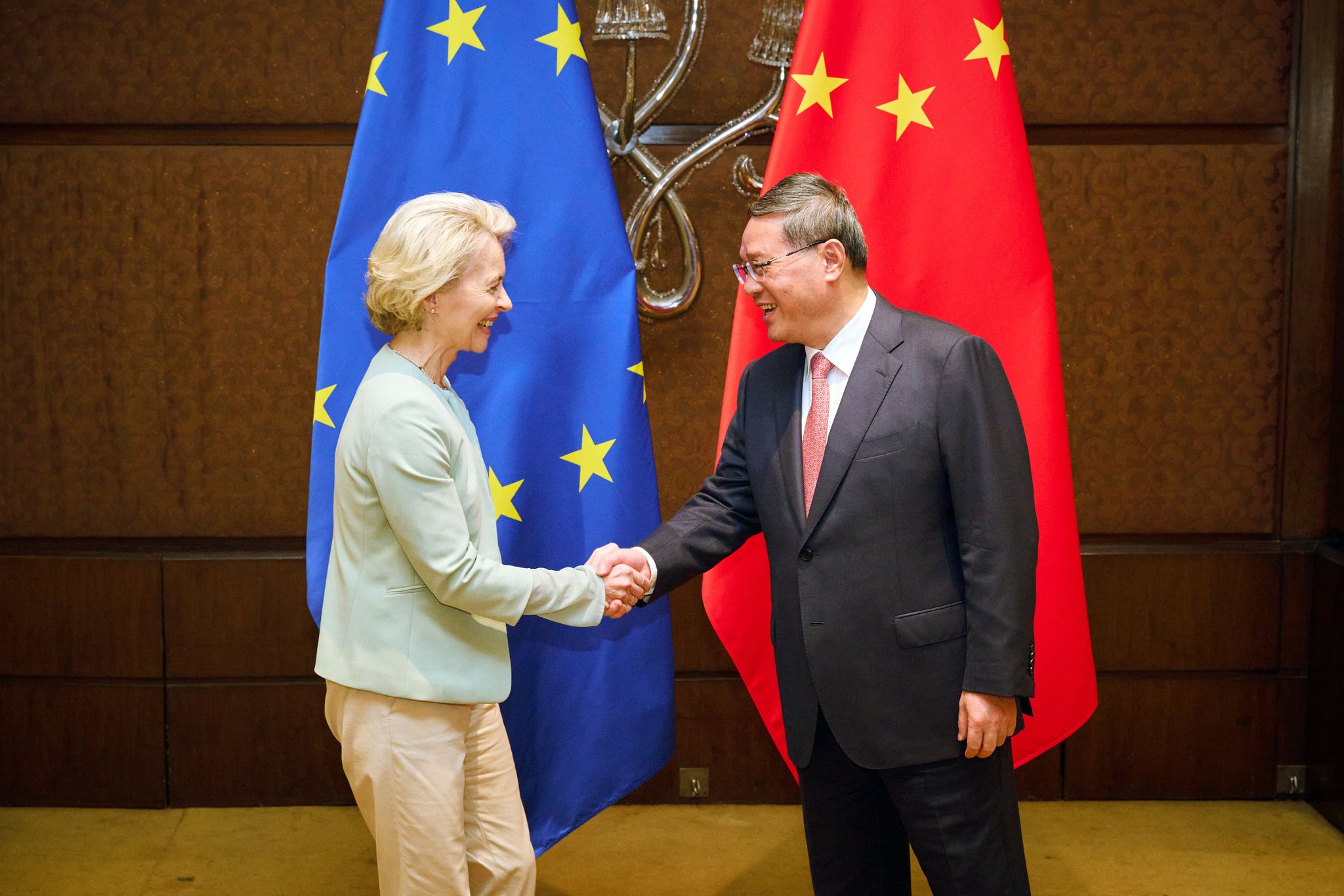 EU-Kommissionspräsidentin Ursula Von Der Leyen Trifft In Neu Delhi Chinas Ministerpräsidenten Li Qiang.