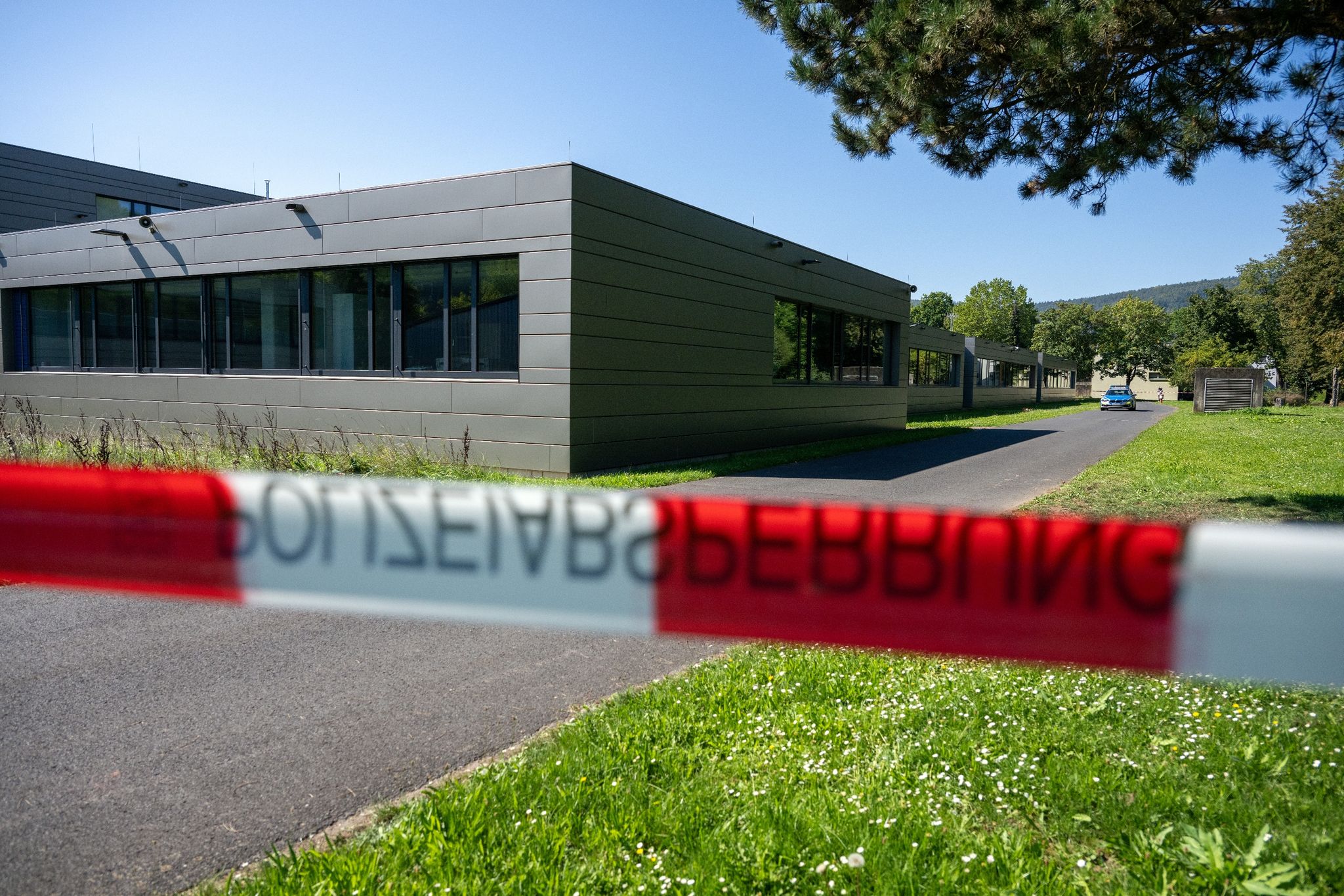 Nach Dem Gewaltsamen Tod Eines 14-Jährigen In Lohr Am Main Suchen Die Ermittler Nach Den Hintergründen Der Tat.
